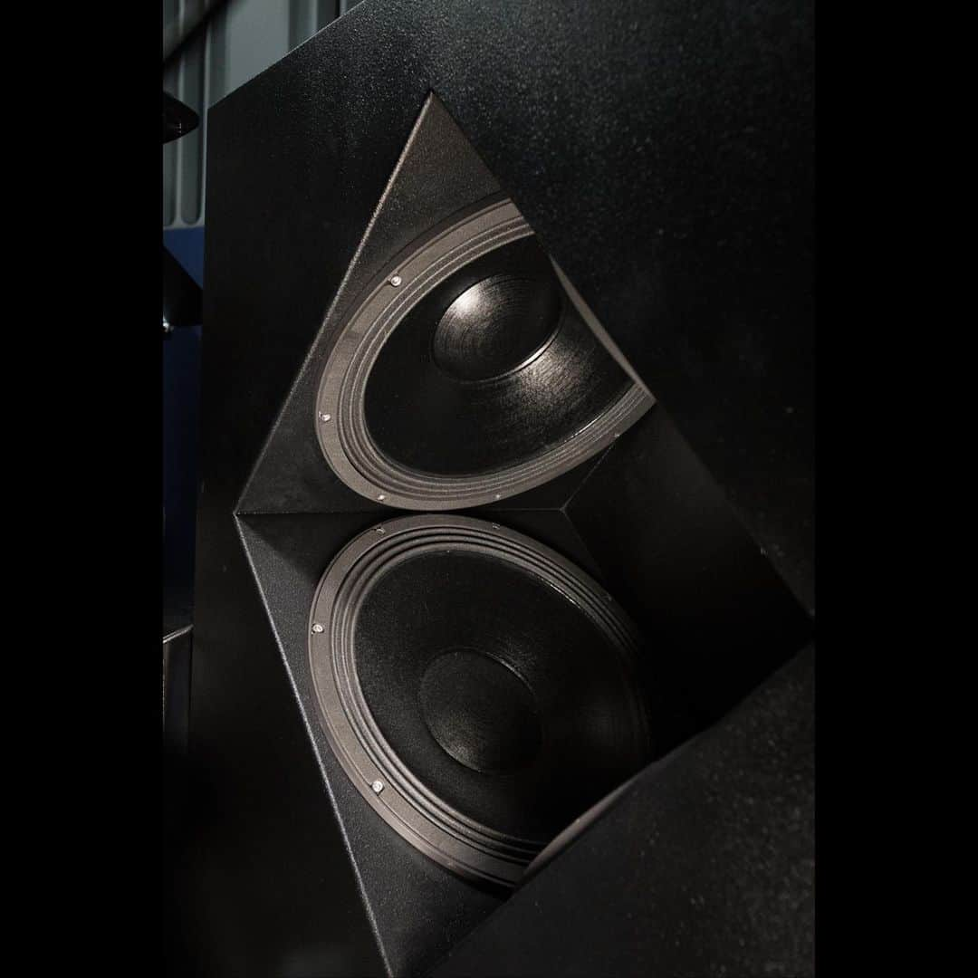 ジャスト・ブレイズさんのインスタグラム写真 - (ジャスト・ブレイズInstagram)「Introducing..the Reflector Audio Q1818 system!  Back in January I was finishing up the design  for my new room. Monitors were the last major thing we needed.  I had a short list of options, and coincidentally NAMM was coming up so I figured I would check them out there. A week or so later I was at the gate getting ready to leave to Anaheim and ran into an old engineer friend of mine who was also heading there. I’d mentioned my monitor search and he made me promise not to buy anything until after I checked out something he had back home. He texted me a picture of them while on the flight and all I could say to myself was “!!!!!” Visually they were like nothing I’d ever seen before.  As insane as the idea of a system with SIXTEEN 18 inch woofers and two 10 inch horns in my place seemed, if they sounded as crazy as they looked I had to get my hands on them.  A few weeks later I went and checked them out and was blown away. They were set up in a warehouse space full of metal and concrete and still sounded amazing! Needless to say, I put an order in shortly afterward.  The stereo imaging is great, and my mixes have been translating well across the board on different systems in ways I couldn’t achieve before. One of the things I love most is that whether I’m playing at super quiet volume, or house shaking levels, the image remains the same, which is no easy feat. Hearing sound without any cabinet artifacts like acoustic compression and distortion has been a powerful tool as well as an inspiring way to listen, even at low SPLs, really at ANY volume.  Another great feature is the fact that the DSP unit that serves as the system’s brain is internet connected via Ethernet, and all curve, preset, and tuning options can be created and edited remotely. No need for a tech to fly in to make adjustments anymore. They can make their adjustments from wherever they are and you can get right back to work.  Me / @richforever / @therealswizzz “Big Tyme” was the first project we mixed and mastered on this setup. Talk about a grand opening!  S/O @reflectoraudiousa. Do yourself and your ears a favor and check these out!  Oh yeah. Almost forgot. Jabba’s Palace is open for business!」8月28日 5時24分 - justblaze