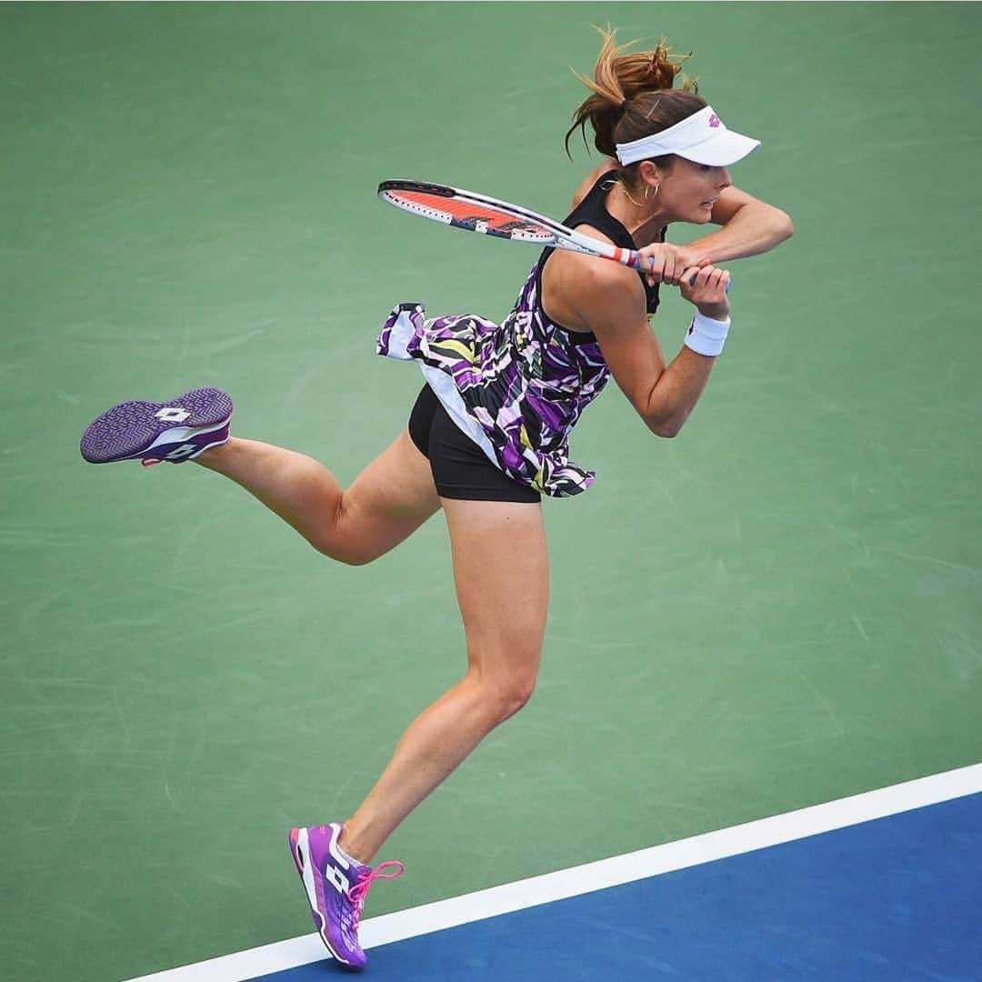 アリーゼ・コルネさんのインスタグラム写真 - (アリーゼ・コルネInstagram)「Solid match today 💪 Round ✌ at the @usopen 🤩👊🎉🦁 #vamos #onlacherien」8月28日 5時26分 - alizecornet