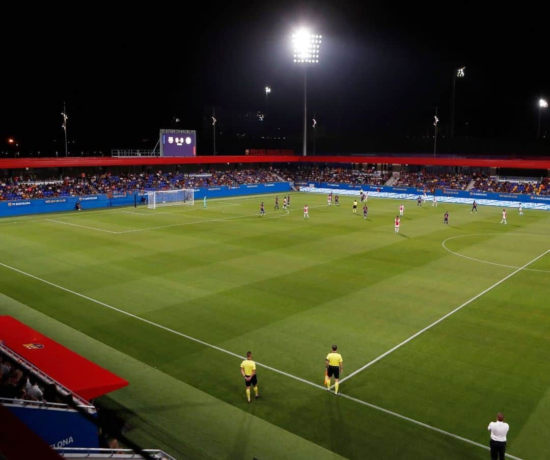 リオネル・メッシさんのインスタグラム写真 - (リオネル・メッシInstagram)「Día muy importante en el @fcbarcelona. Los chicos y el @fcbfemeni jugarán en un estadio con el nombre de Johan Cruyff, una leyenda que marcó para siempre la historia de nuestro club. ¡Felicitaciones a la familia Cruyff!」8月28日 5時36分 - leomessi