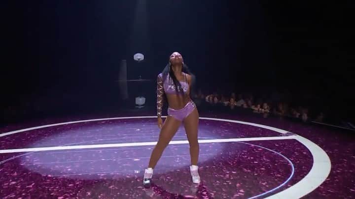 Claudia Leitteのインスタグラム：「Vendo tudo o que rolou aqui no #VMAs. @normani meteu!!!! 💥💥 Que mulher incrível!! Quem viu??」