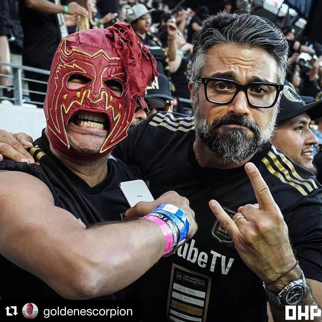 ハイメ・カミールさんのインスタグラム写真 - (ハイメ・カミールInstagram)「#Repost @goldenescorpion: La rompimos el pinche @jaimecamil  y yo en el estadio de Los Angeles, vayan a ver el video de su dios suelto en el clásico vs el Galaxy, Busquen el video en mi canal de tutub: El #pelucheenelestuche o dale click al link que está en la biografía de este pinche instagram @lafc @lafc3252 #lafc #lafc3252」8月28日 6時02分 - jaimecamil