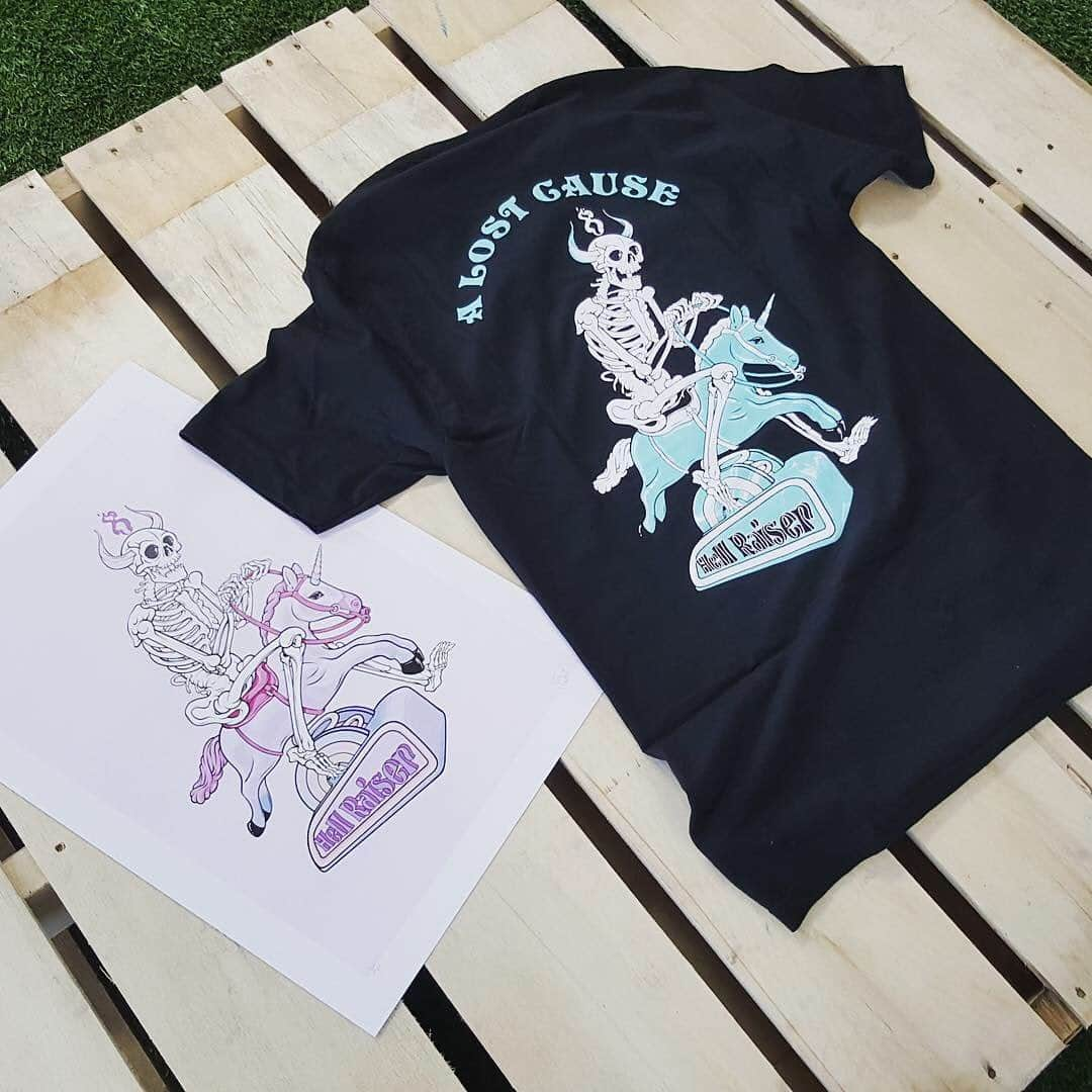 zumiezさんのインスタグラム写真 - (zumiezInstagram)「GIVEAWAY CLOSED!! @ink.boy we got you, check your DMs! Thanks for the super limited edition art print and tee prize pack @alostcauseofficial x @jordandebney 🖤」8月28日 6時02分 - zumiez