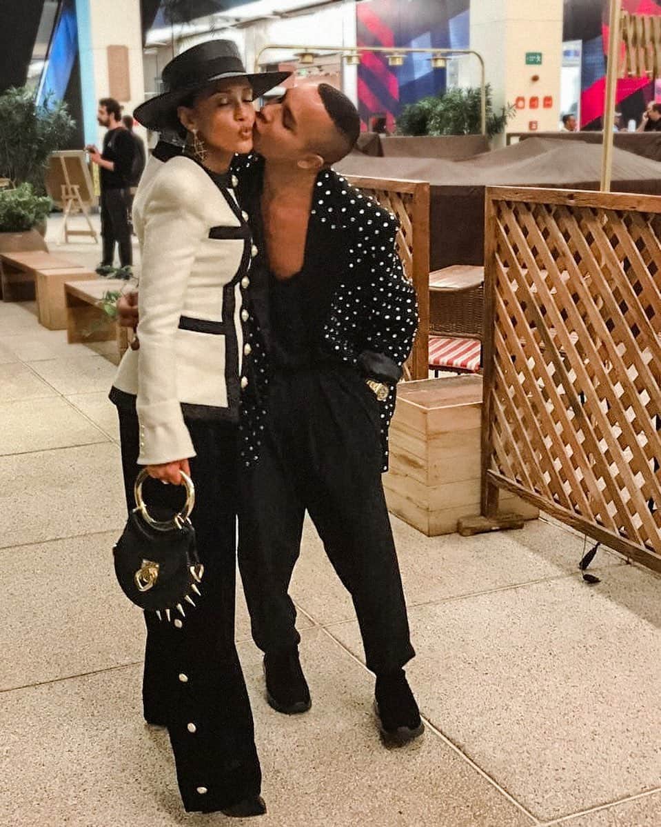 Tais Araújoさんのインスタグラム写真 - (Tais AraújoInstagram)「Nos encontramos em