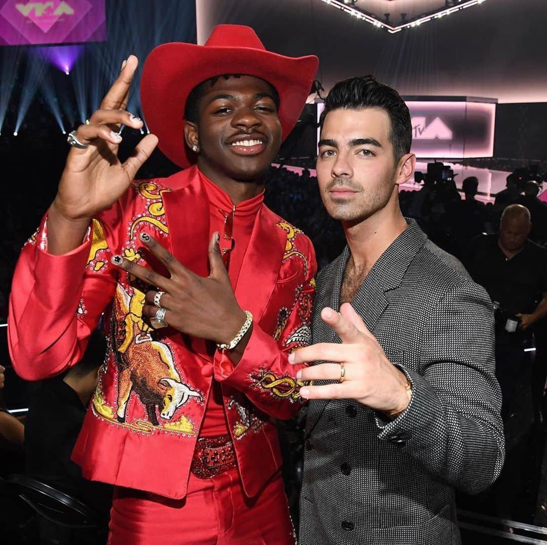 ジョー・ジョナスさんのインスタグラム写真 - (ジョー・ジョナスInstagram)「My old town road remix never made the cut ☹️」8月28日 6時38分 - joejonas