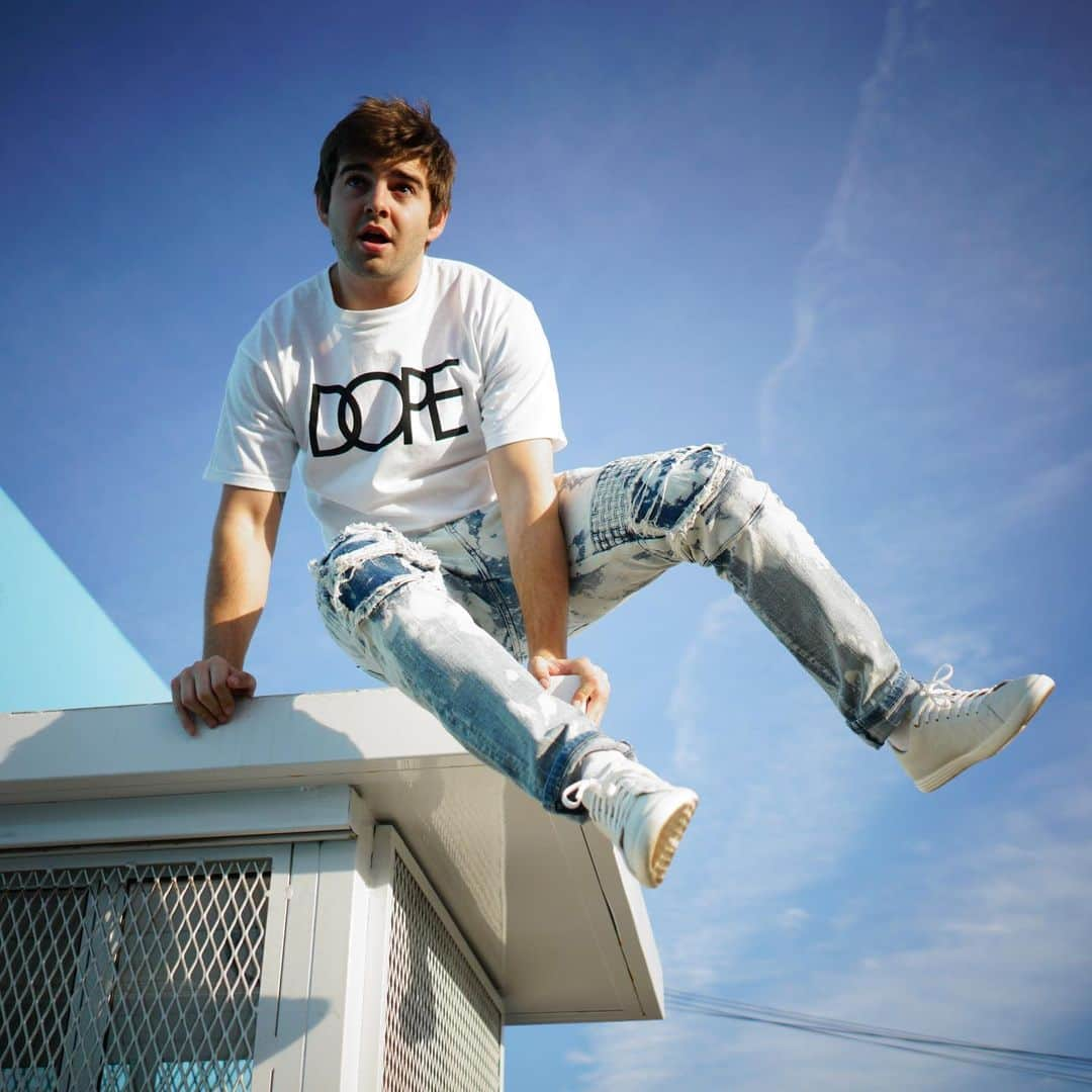 DOPEさんのインスタグラム写真 - (DOPEInstagram)「Hoppin into the week with some new denim and Dope tee.  #jeans」8月28日 6時54分 - dope