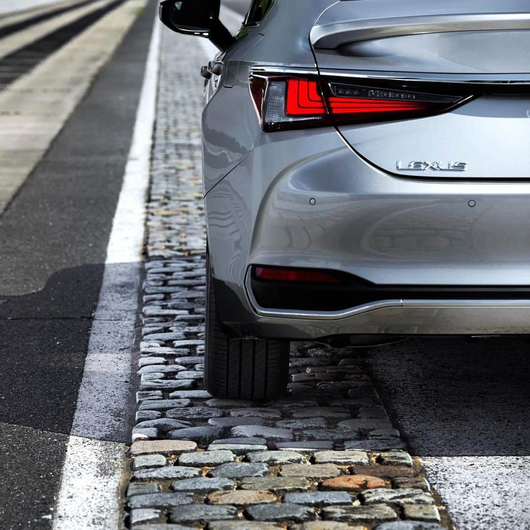 Lexus USAのインスタグラム：「We’d like to take this opportunity to remind you that it’s there if you ever need it. Lexus Roadside Assistance: visit the link in our bio to learn more.」