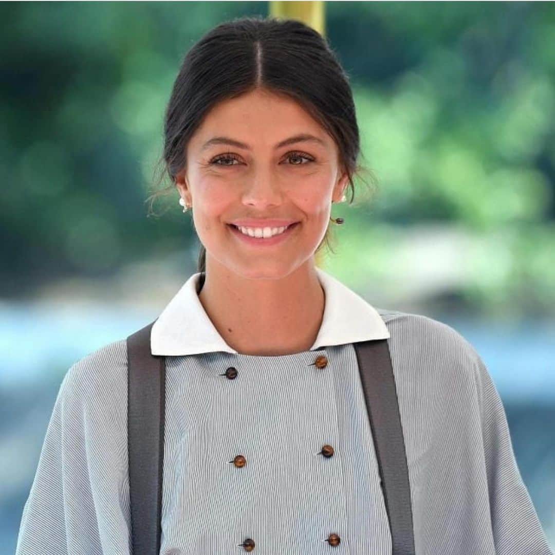 のインスタグラム：「Alessandra Mastronardi arriving at the Lido di Venezia wearing Delfina Delettrez.  #delfinadelettrez  #delfinadelettrezcelebrities  #alessandramastronardi  #venezia74」