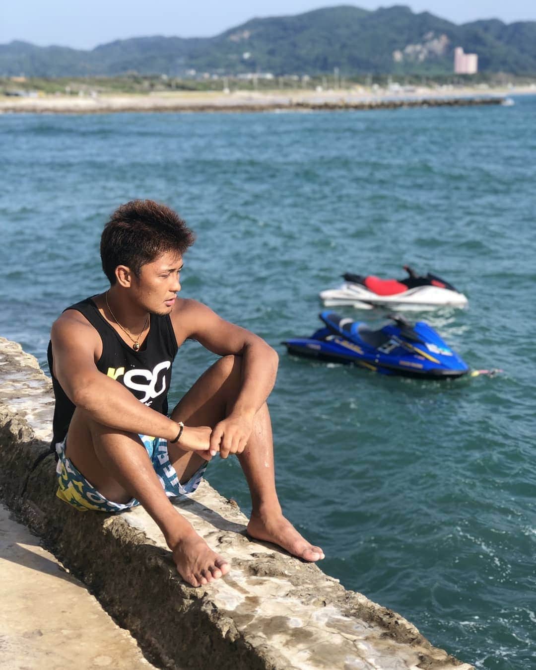 のインスタグラム：「海はパワーの源だ＼(^^)／ 夏男と言えばこの俺だ😆👍 海水浴場は嫌いだけど♪～(・ε・ )  #海 #夏男 #夏遊び #夏 #summer #summervacation #ジェットスキー #ジェット #岩井海岸 #千葉 #素潜り」