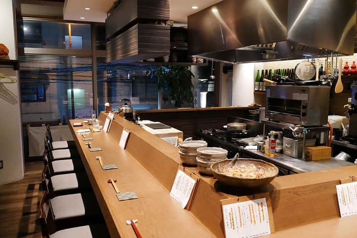 福岡グルメ 福岡ランチ「デビログ」さんのインスタグラム写真 - (福岡グルメ 福岡ランチ「デビログ」Instagram)「呑みの〆に細巻きと#マグロのソースカツ丼 を食べに『酒とさかな ふじ』へ伺った。 細巻きと日本酒は最高✌️ 気になっていたマグロのソースカツ丼も美味かった😋👌 やっぱりお米が好きだぁ😁 ここは深夜2時まで営業しているので使い勝手が良いねぇ～ . メニュー、他pic、内観などは「デビログ」に掲載しています。 サイトを見る場合はブラウザで「デビログ」で検索👉 . #酒とさかなふじ #福岡市中央区今泉 2-4-11 メゾン・ドール今泉Ⅱ番館 201 092-287-5881 18:00～2:00 (1:00 LO) 日曜日営業 火曜日定休 . ♦️福岡グルメ 福岡ランチを検索できるブログ は「デビログ」で検索👉 ♦️マニアックな情報や本当に美味しいお店情報なら「もっとデビログ」で検索👉 . #福岡刺身 #福岡居酒屋 #福岡寿司 #福岡海鮮丼 #今泉グルメ #今泉居酒屋 #福岡 #博多 #fukuokapics #fukuoka #fukuokacity #hakata #fukuokarestaurant #fukuokagourmet #IGersJP #ig_japan #福岡レストラン #福岡飲食店 #福岡グルメ #福岡ランチ #福岡ごはん #福岡ご飯 #食べログ福岡 #福岡飯 #福岡食べ歩き」8月28日 17時04分 - devi_takahashi