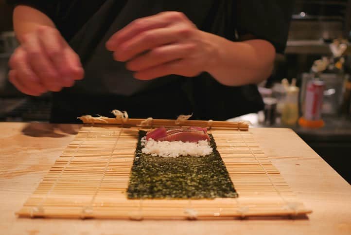 福岡グルメ 福岡ランチ「デビログ」さんのインスタグラム写真 - (福岡グルメ 福岡ランチ「デビログ」Instagram)「呑みの〆に細巻きと#マグロのソースカツ丼 を食べに『酒とさかな ふじ』へ伺った。 細巻きと日本酒は最高✌️ 気になっていたマグロのソースカツ丼も美味かった😋👌 やっぱりお米が好きだぁ😁 ここは深夜2時まで営業しているので使い勝手が良いねぇ～ . メニュー、他pic、内観などは「デビログ」に掲載しています。 サイトを見る場合はブラウザで「デビログ」で検索👉 . #酒とさかなふじ #福岡市中央区今泉 2-4-11 メゾン・ドール今泉Ⅱ番館 201 092-287-5881 18:00～2:00 (1:00 LO) 日曜日営業 火曜日定休 . ♦️福岡グルメ 福岡ランチを検索できるブログ は「デビログ」で検索👉 ♦️マニアックな情報や本当に美味しいお店情報なら「もっとデビログ」で検索👉 . #福岡刺身 #福岡居酒屋 #福岡寿司 #福岡海鮮丼 #今泉グルメ #今泉居酒屋 #福岡 #博多 #fukuokapics #fukuoka #fukuokacity #hakata #fukuokarestaurant #fukuokagourmet #IGersJP #ig_japan #福岡レストラン #福岡飲食店 #福岡グルメ #福岡ランチ #福岡ごはん #福岡ご飯 #食べログ福岡 #福岡飯 #福岡食べ歩き」8月28日 17時04分 - devi_takahashi