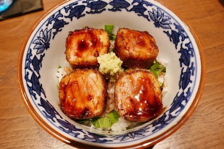 福岡グルメ 福岡ランチ「デビログ」さんのインスタグラム写真 - (福岡グルメ 福岡ランチ「デビログ」Instagram)「呑みの〆に細巻きと#マグロのソースカツ丼 を食べに『酒とさかな ふじ』へ伺った。 細巻きと日本酒は最高✌️ 気になっていたマグロのソースカツ丼も美味かった😋👌 やっぱりお米が好きだぁ😁 ここは深夜2時まで営業しているので使い勝手が良いねぇ～ . メニュー、他pic、内観などは「デビログ」に掲載しています。 サイトを見る場合はブラウザで「デビログ」で検索👉 . #酒とさかなふじ #福岡市中央区今泉 2-4-11 メゾン・ドール今泉Ⅱ番館 201 092-287-5881 18:00～2:00 (1:00 LO) 日曜日営業 火曜日定休 . ♦️福岡グルメ 福岡ランチを検索できるブログ は「デビログ」で検索👉 ♦️マニアックな情報や本当に美味しいお店情報なら「もっとデビログ」で検索👉 . #福岡刺身 #福岡居酒屋 #福岡寿司 #福岡海鮮丼 #今泉グルメ #今泉居酒屋 #福岡 #博多 #fukuokapics #fukuoka #fukuokacity #hakata #fukuokarestaurant #fukuokagourmet #IGersJP #ig_japan #福岡レストラン #福岡飲食店 #福岡グルメ #福岡ランチ #福岡ごはん #福岡ご飯 #食べログ福岡 #福岡飯 #福岡食べ歩き」8月28日 17時04分 - devi_takahashi