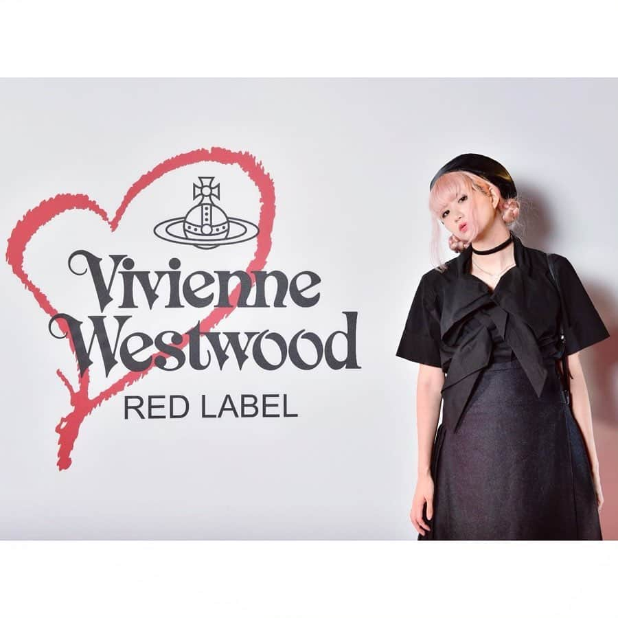 アリスムカイデさんのインスタグラム写真 - (アリスムカイデInstagram)「@viviennewestwoodjapan  Vivienne Westwood RED LABEL 「新生」コンセプトストアオープンおめでとうございます  たくさんのアイテムから選んで纏ったこの日の二人みたいに 強まった個性が隣合っても映えるお洋服ばかりでした  #vwnewred  #viviennewestwood  #viviennewestwoodredlabel  #viviennewestwoodjapan  @uchidayuho」8月28日 17時17分 - arismukaide