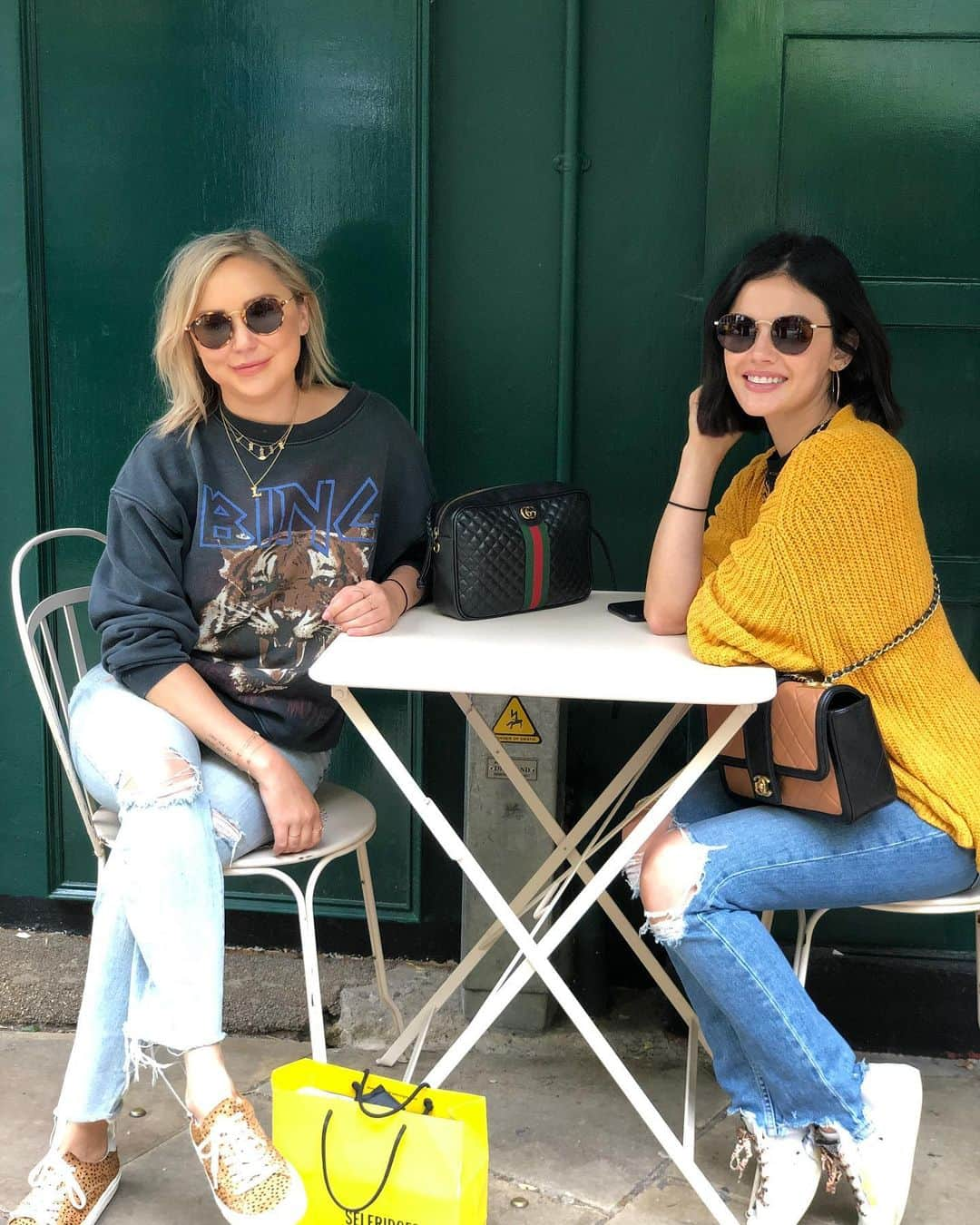 ルーシー・ヘイルさんのインスタグラム写真 - (ルーシー・ヘイルInstagram)「my travel buddy & soul sister & forever best friend. thanks for putting up with me and for walking all those steps in Europe ❤️」8月28日 17時12分 - lucyhale