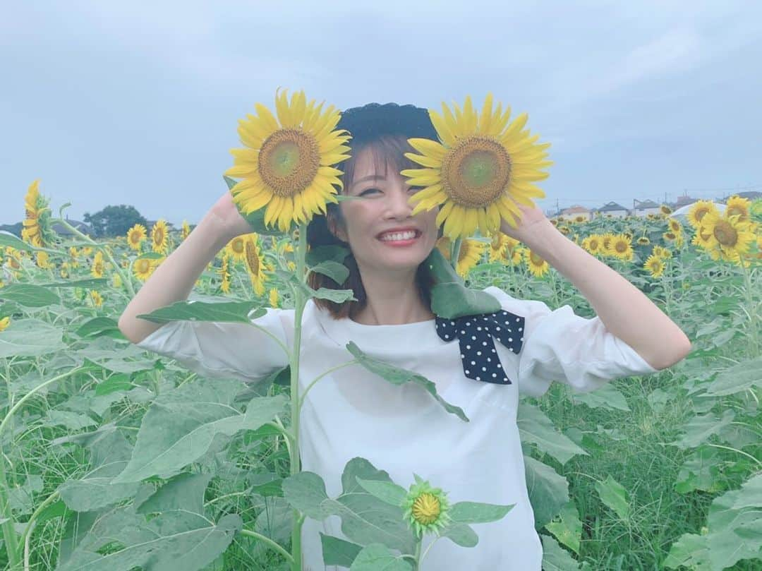 古川真奈美さんのインスタグラム写真 - (古川真奈美Instagram)「.﻿ .﻿ 🌻﻿ ﻿ ﻿ #ひまわりおばさん﻿ #ひまわり畑  #ヒマワリ畑﻿ #instagood  #instadiary ﻿ #instalike #instamood ﻿ #ow #instapic #instaphoto﻿ #girl　#follow #followme  #gravure  #japanesegirl  #selfies  #インスタグラビア」8月28日 17時35分 - mana_0619