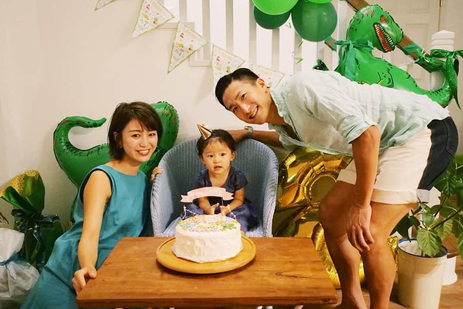 都倉賢のインスタグラム：「2歳の誕生日おめでとう🎁🎉🎈 パパとママを選んでくれて、そしておてんばに育ってくれて本当にありがとう😊  ママ2歳おめでとう㊗️ 家事に仕事に子育てに本当に本当にいつもありがとう🙏  僕自身も夫として親としてサッカー選手として成長していけるようにするぞ💪」