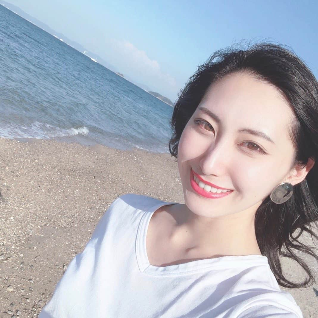 aya onoのインスタグラム：「夏がもう終わっちゃうね〜 結局今年も海で水着👙を着ることは無かったな😭 けど今年は撮影でたくさん海に連れてってもらえたので良かったです笑  ゴミ拾いして綺麗になった海岸  #蒲郡 #海 #名古屋 #名古屋モデル #撮影 #サロンモデル #missjapangifu #大野彩 #水着 #夏休み」