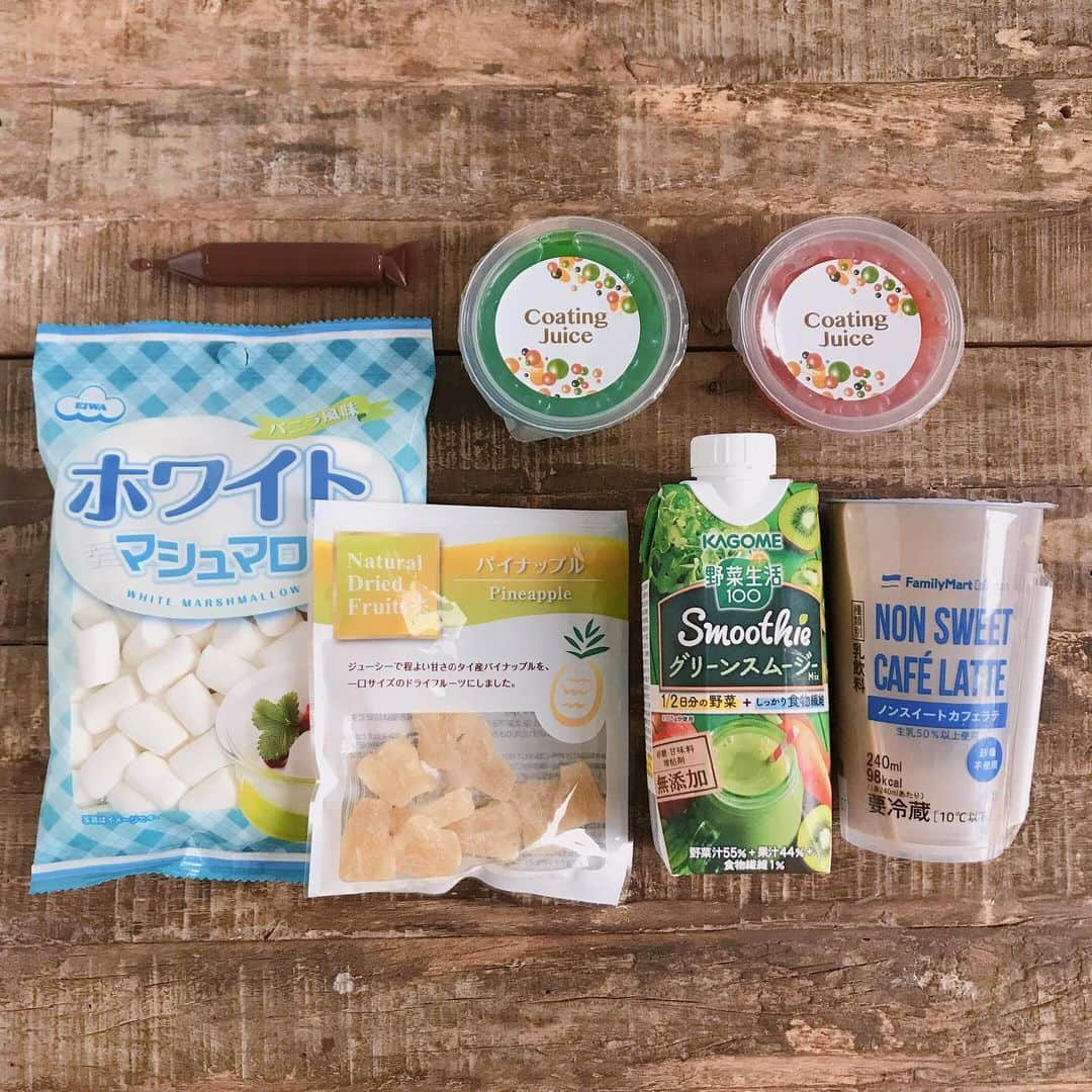 もぐナビさんのインスタグラム写真 - (もぐナビInstagram)「晩ご飯は、ちょっと贅沢にいくら丼！・・・ではなく、ポッピングボバ丼はいかがでしょうか？🍚✨ . プチっと弾ける食感が楽しい「ポッピングボバ」。口に入れた瞬間、今までになかった新感覚スイーツに驚くこと間違いなしです😉 . ＊＊＊＊＊ . ✏️いくら丼定食(ポッピングボバ丼)の詳細 . ❤️いくら丼 →コーティングジュース(ストロベリー味、キウイ味)、チョコソース、バニラアイス(スーパーカップ) . 🧡みそ汁 →カフェラテ、ホワイトマシュマロ . 💛たくあん →ドライパイナップル . 💚緑茶 →カゴメ野菜生活100グリーンスムージー . ＊＊＊＊＊ . ✏️コーティングジュース購入先 . カルディコーヒーファーム 新橋店 . コーティングジュースはカルディやヴィレッジヴァンガードなどの店舗、または通販サイトで購入することができます✌️ . #ポッピングボバ #コーティングジュース #いくら丼 #カルディ #もぐナビ」8月28日 18時00分 - mognavi.jp