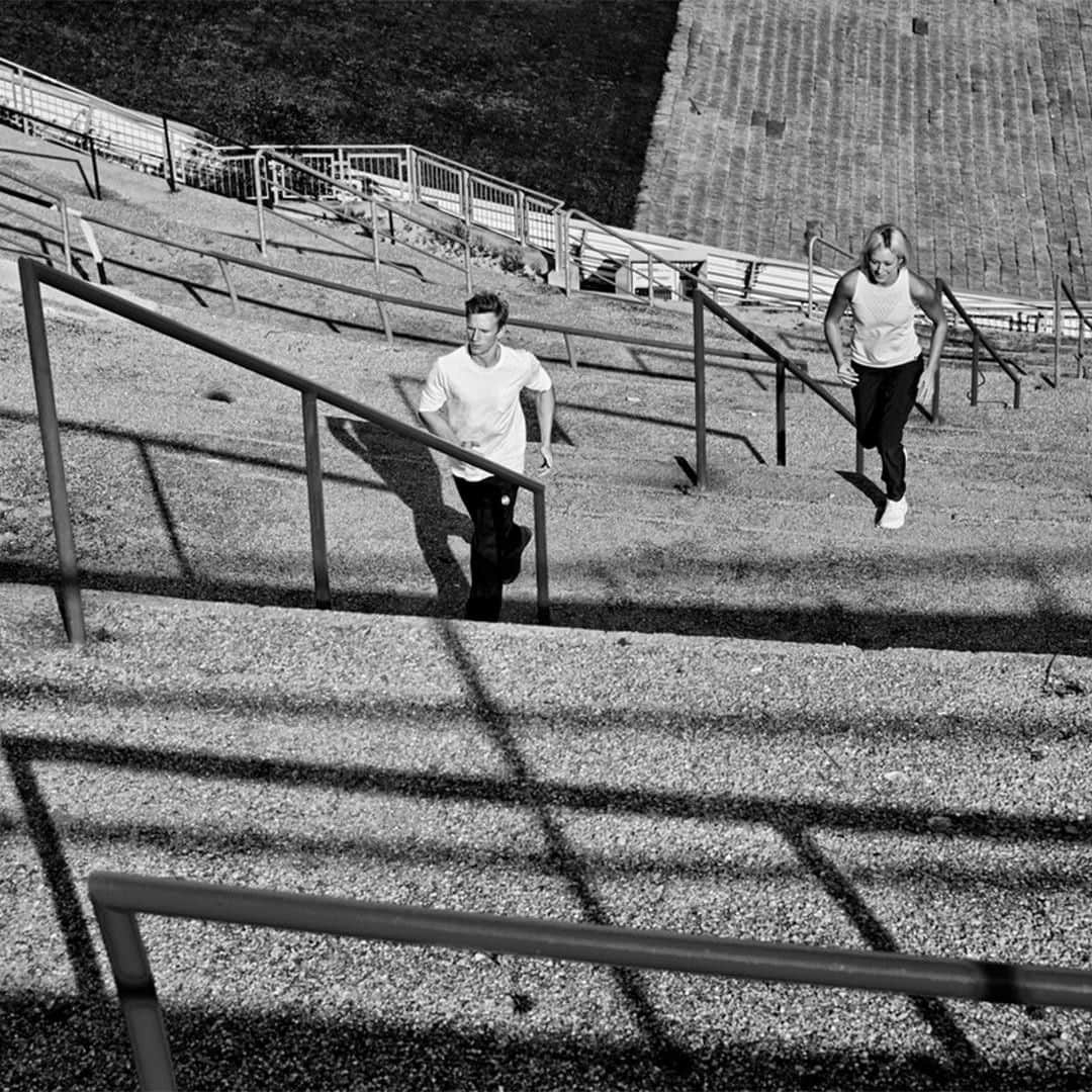 Mammutさんのインスタグラム写真 - (MammutInstagram)「Climbing stairs is boring? Not for @jakob.schubert and @sierrablaircoyl. How do you #useyourcity to train and find your next challenge? Show it to us and with a little luck we'll share it in our stories!  #mammut_swiss1862 #climbing #climbingtraining #useyourcity #breakthelawofgravity」8月28日 18時00分 - mammut_swiss1862