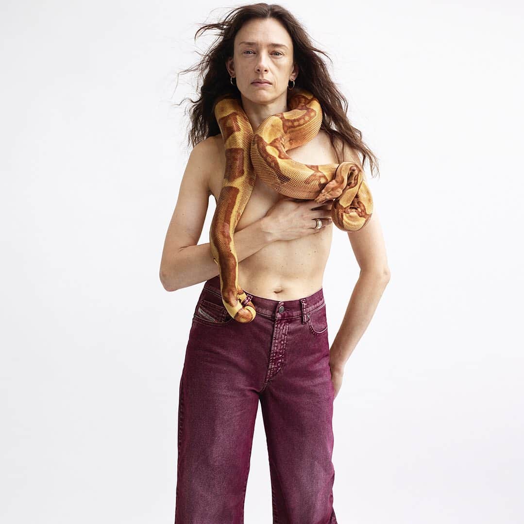 ディーゼルのインスタグラム：「It re-familiarizes itself with your body as it touches your skin.  What else but Velvet Denim can do this? . #DieselDenim #VelvetDenimForSofties #DieselForSofties」