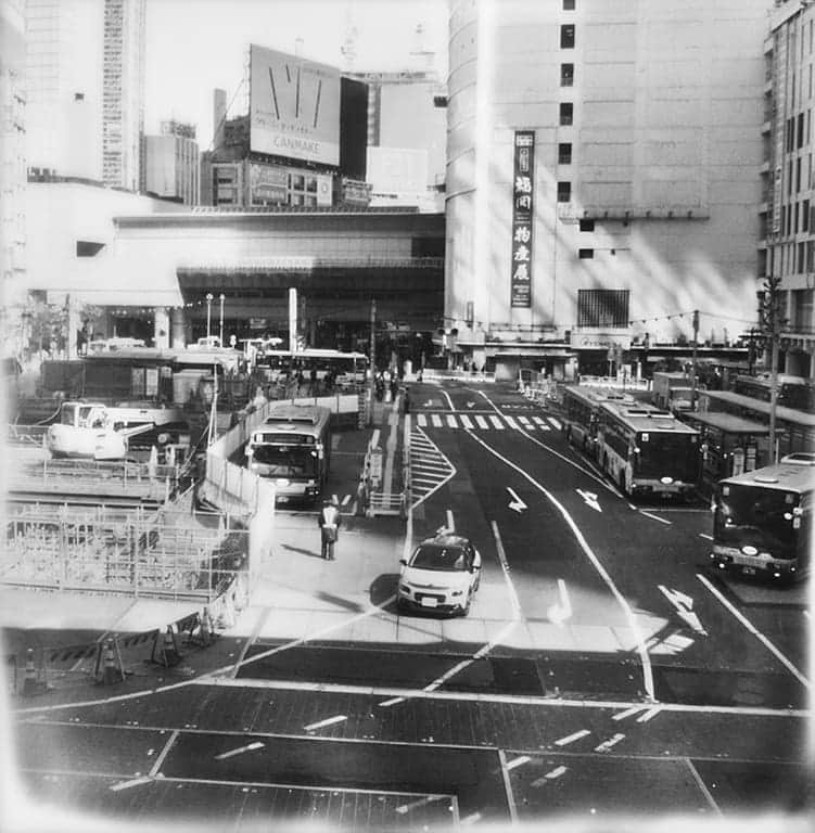 Citroënさんのインスタグラム写真 - (CitroënInstagram)「"Whether vintage or modern, Citroën cars stand out in Tokyo." @yoshiyukiokuyama - Tokyo 🇯🇵 Take the virtual tour, link in Bio ⬆️ . . . #WIBC #CitroëOrigins #Citroën100 #Japan #Photography #Art #Picoftheday #Photooftheday #InstaCar #CarsOfInstagram」8月28日 18時05分 - citroen