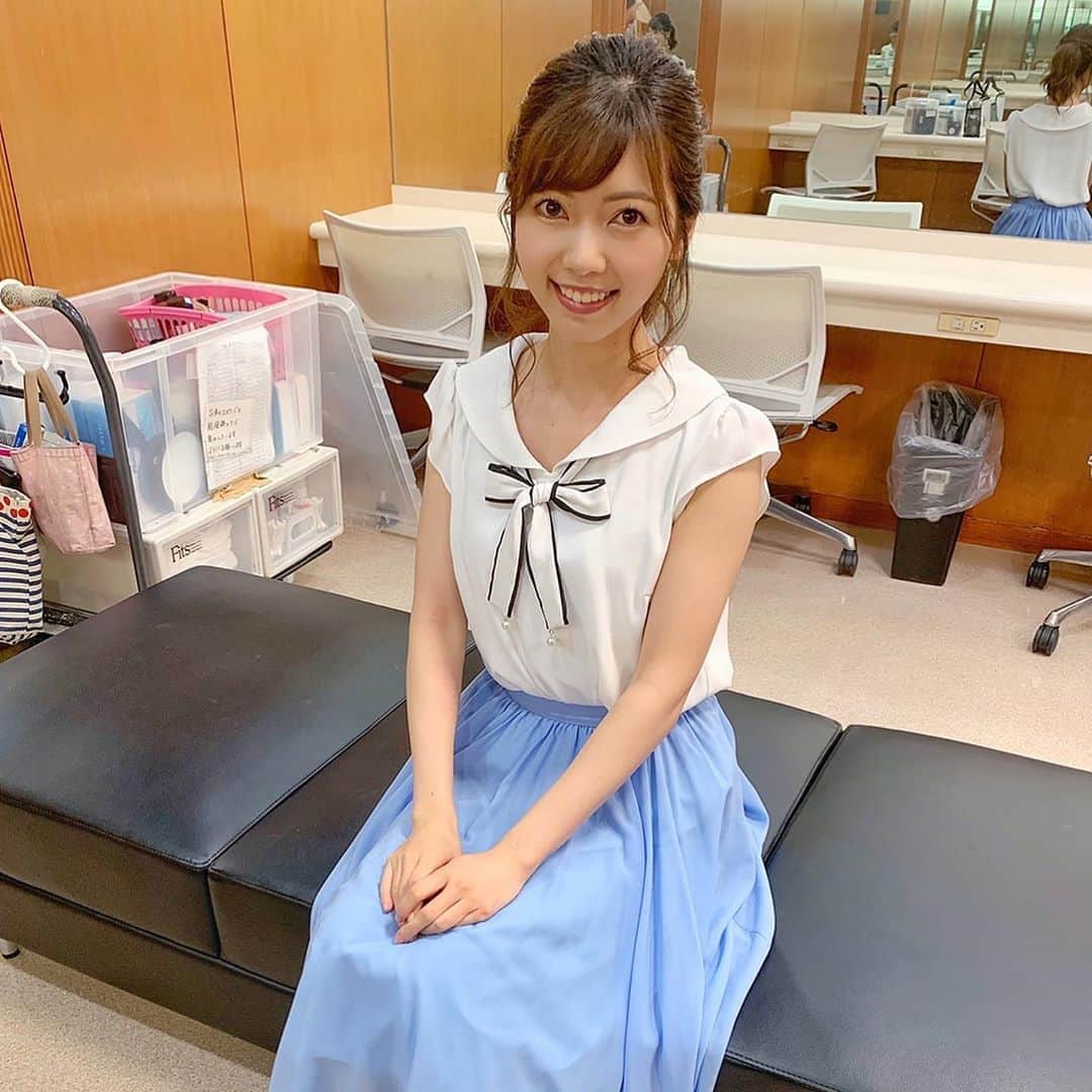 川又智菜美のインスタグラム：「はやドキ💛水曜日﻿ ありがとうございました😊﻿ ﻿ さてさて、﻿ 全米オープンが今週開幕しましたね🎾﻿ ﻿ 番組内ではディフェンディングチャンピオンである﻿ 大坂なおみ選手の試合の速報を﻿ お届けしました✨﻿ ﻿ 勝ってよかった〜！！！😆﻿ ﻿ この後も﻿ 一生懸命応援したいと思います📣﻿ ﻿ #大坂なおみ 選手 #錦織圭 選手 #西岡良仁 選手﻿ 初戦突破おめでとうございます🎉﻿ ﻿ #tbs #はやドキ #アナウンサー #セントフォース ﻿ #川又智菜美 #衣装  #マリンルック﻿ #テニス #全米オープン 開幕ということもあって﻿ #ポニーテール で元気な感じに！笑﻿ ﻿ ﻿」