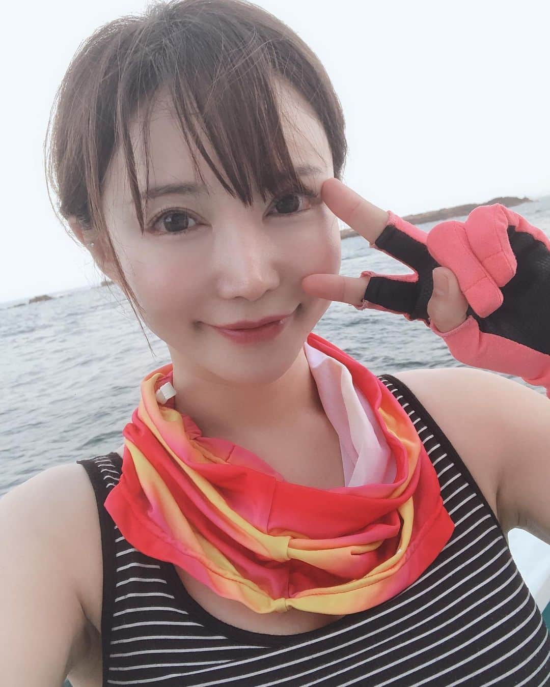 里美ゆりあのインスタグラム：「ちょっと焼けちゃった😅 マスクが今回UVカット50＋だったからちゃんとUVカット100%の付けなきゃだねヾ(･ε･｀*) #uv #紫外線対策#失敗#日焼け#反省#釣り」