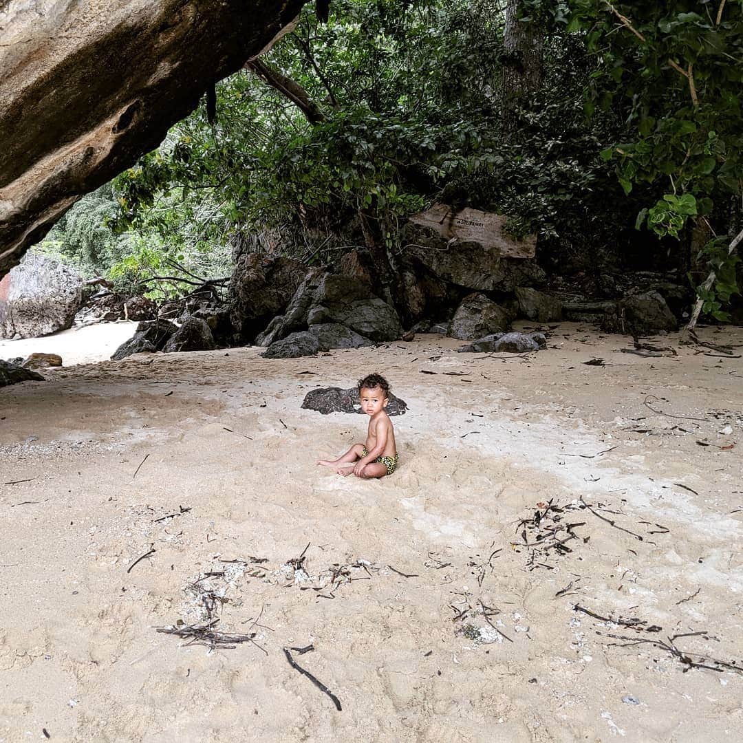 ジョン・レジェンドさんのインスタグラム写真 - (ジョン・レジェンドInstagram)「Naked & Afraid: Baby Edition」8月28日 18時15分 - johnlegend