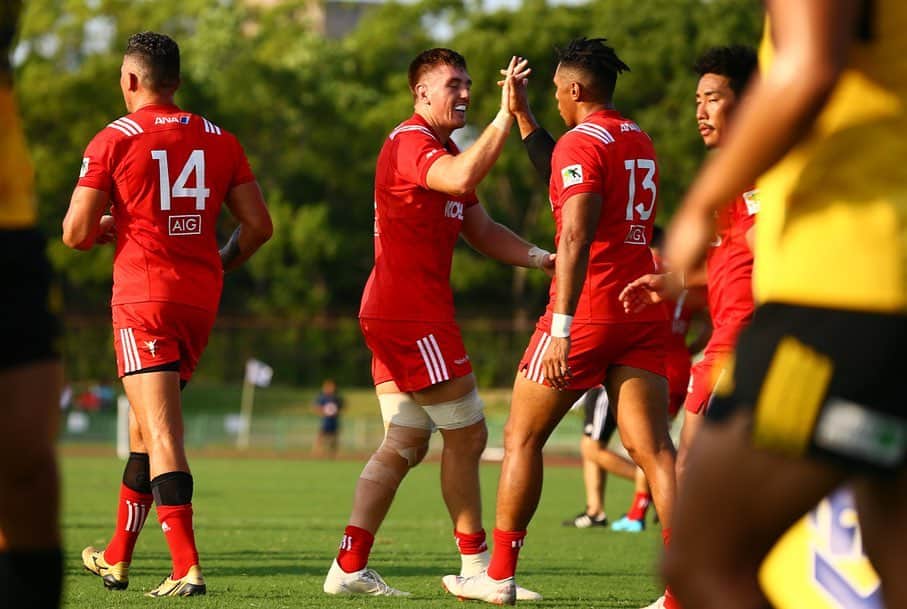 のインスタグラム：「. 先日HPにて発表した退団の3選手はカップ戦優勝に大きく貢献をしてくれました🏆  ありがとう🤝 @nigelahwong @tuvilirarasea #jeffreythwaites これからも新天地での活躍を応援しています🔥 . Your contribution was massive to win TL Cup title🏆 Big thanks🤝 to @nigelahwong @tuvilirarasea #jeffreythwaites Wish you the best with your new journeys🔥  #神戸製鋼コベルコスティーラーズ #kobelcosteelers  #topleague #aigrugby#ラグビー#rugby #神戸#kobe #nigelahwong #viliamerarasea #jeffreythwaites」