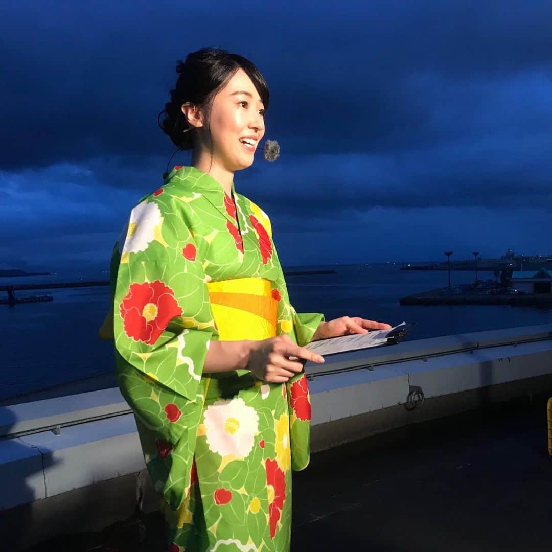 山口真奈さんのインスタグラム写真 - (山口真奈Instagram)「MBCテレビでこのあときょう午後7時からの放送です。﻿ ﻿ 「夢咲く!第19回かごしま錦江湾サマーナイト大花火大会 圧巻1尺玉130連弾!」 ﻿ ﻿ スターマイン、1尺玉の部で行われた競技会や音楽花火や1尺玉130連弾など豪華1万5千発をダイジェストでお送りいたします。大会を知り尽くす花火師さんの解説とともに映像をご覧ください！ ☆☆☆☆☆☆☆☆☆☆☆☆☆☆☆☆☆☆☆☆☆☆☆☆☆☆☆ #鹿児島 #テレビ #mbc #mbcテレビ #サマーナイト #錦江湾 #サマーナイト大花火大会 #花火 #花火大会 #山口真奈 #アナウンサー #海上花火 #夏 #浴衣 #夏の夜 #夏の思い出 #夏の終わり #夏の風物詩 #夏の風景 #夏の鹿児島」8月28日 18時28分 - manayamaguchi0417