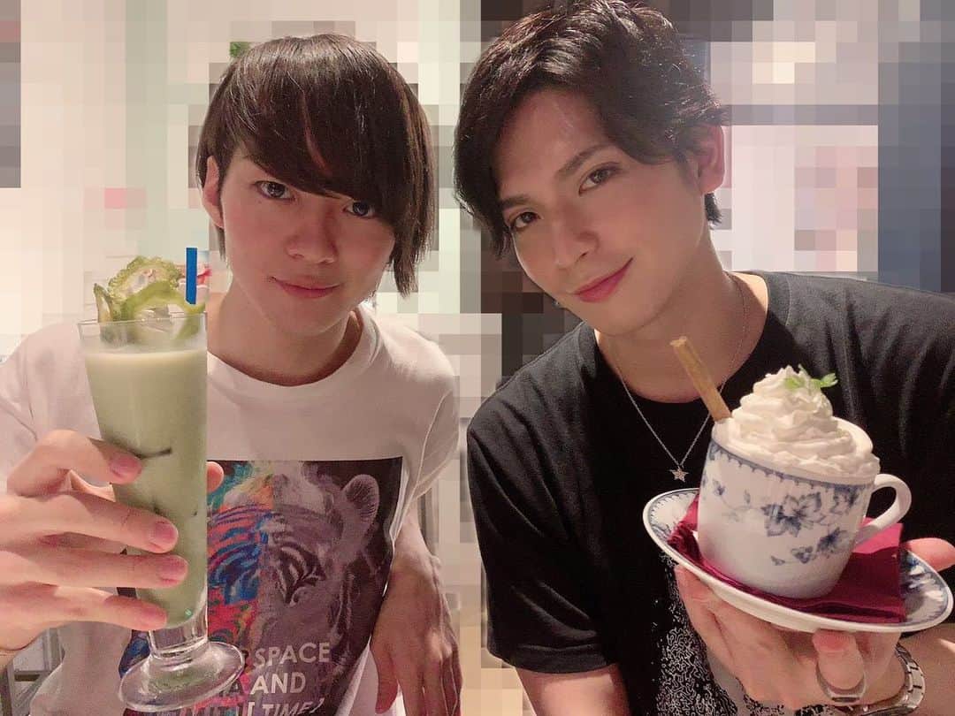 小波津亜廉さんのインスタグラム写真 - (小波津亜廉Instagram)「[27/8/19] To celebrate, Teams Ren and Sasanami went to NBCU’s cafe, “Anibasaru Cafe”, where a collaboration menu with StarMyu is ongoing! They had the special birthday menu for Hachiya, and he says the drinks and food were both pretty and delicious. ⠀⠀⠀ ⠀ #kohatsuallen ⠀⠀⠀ ⠀ Source: Allen’s twitter」8月28日 9時34分 - ahun_andsome
