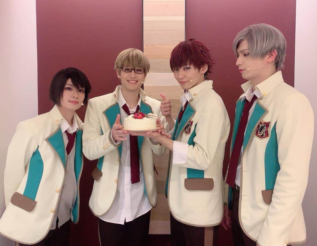 小波津亜廉のインスタグラム：「[27/8/19] Coming on the heels of Allen’s birthday is Hachiya Sou’s! He’s the brunette nerd with the glasses ⠀⠀⠀ ⠀ #kohatsuallen #starmyumyu ⠀⠀⠀ ⠀ Source: Allen and Ryo’s twitter」