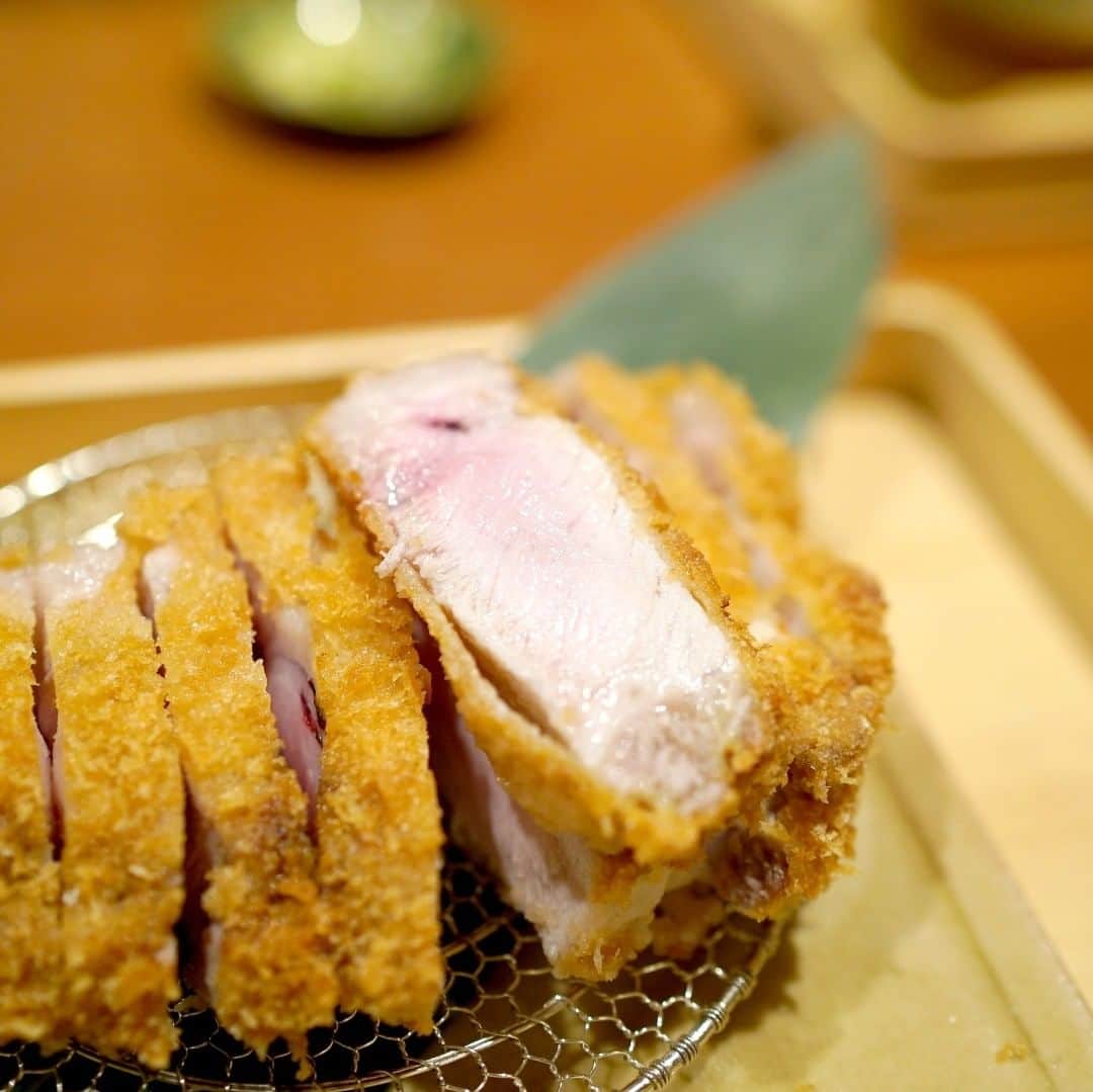 うどんが主食さんのインスタグラム写真 - (うどんが主食Instagram)「#とんかつ #ちゃわんぶ 　#トンカツ #ロース #ロースカツ　#和食　#東京　#四谷　#豚 　#日本　#washoku #バークシャー #fashion #good #nice #amazing #beauty #muse #japan #japanese #tokyo #pork #usa #wonderful #instagram #sushi #ramen　#iapanesefood　#awesome　#bbq」8月28日 9時31分 - alwaysudon