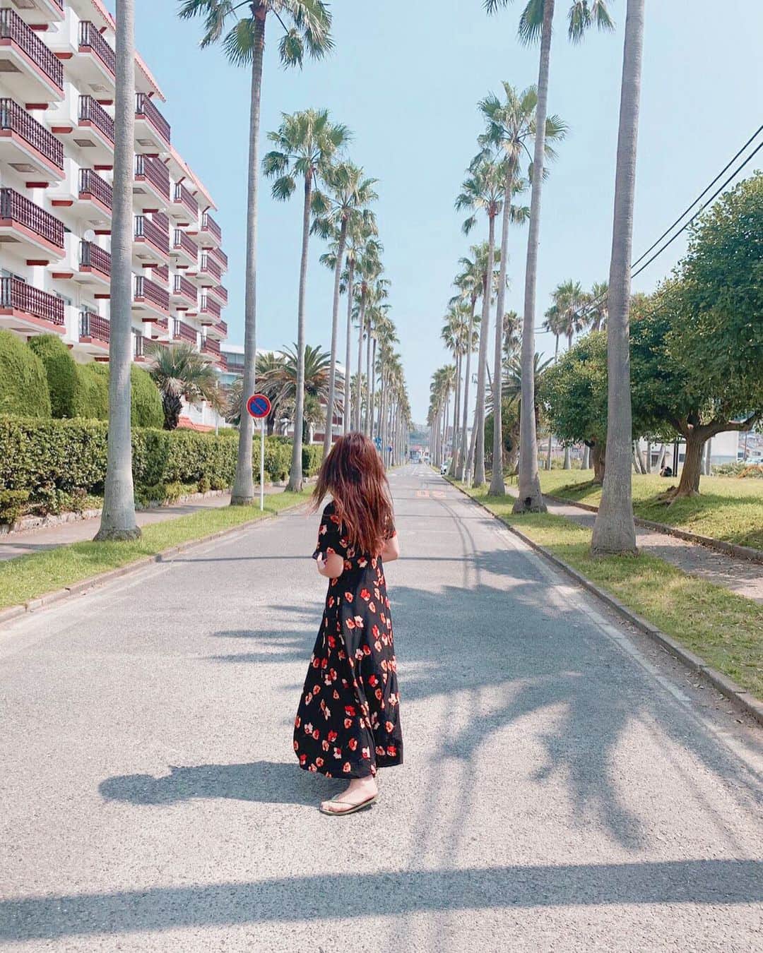 Fushimi natsukiさんのインスタグラム写真 - (Fushimi natsukiInstagram)「🌴🌴 海から出てそのままの格好で😂 パサついた髪も遊んだ証として嫌いじゃなかったりする❤️ . ずっと行きたかった逗子マリーナ。 最高に好きな雰囲気だったなぁ〜 海の近くに住みたい〜〜 🏄‍♀️ #ふしみ空 #逗子マリーナ #逗子 #葉山 #🌴#ふしみふく」8月28日 9時51分 - fusshan