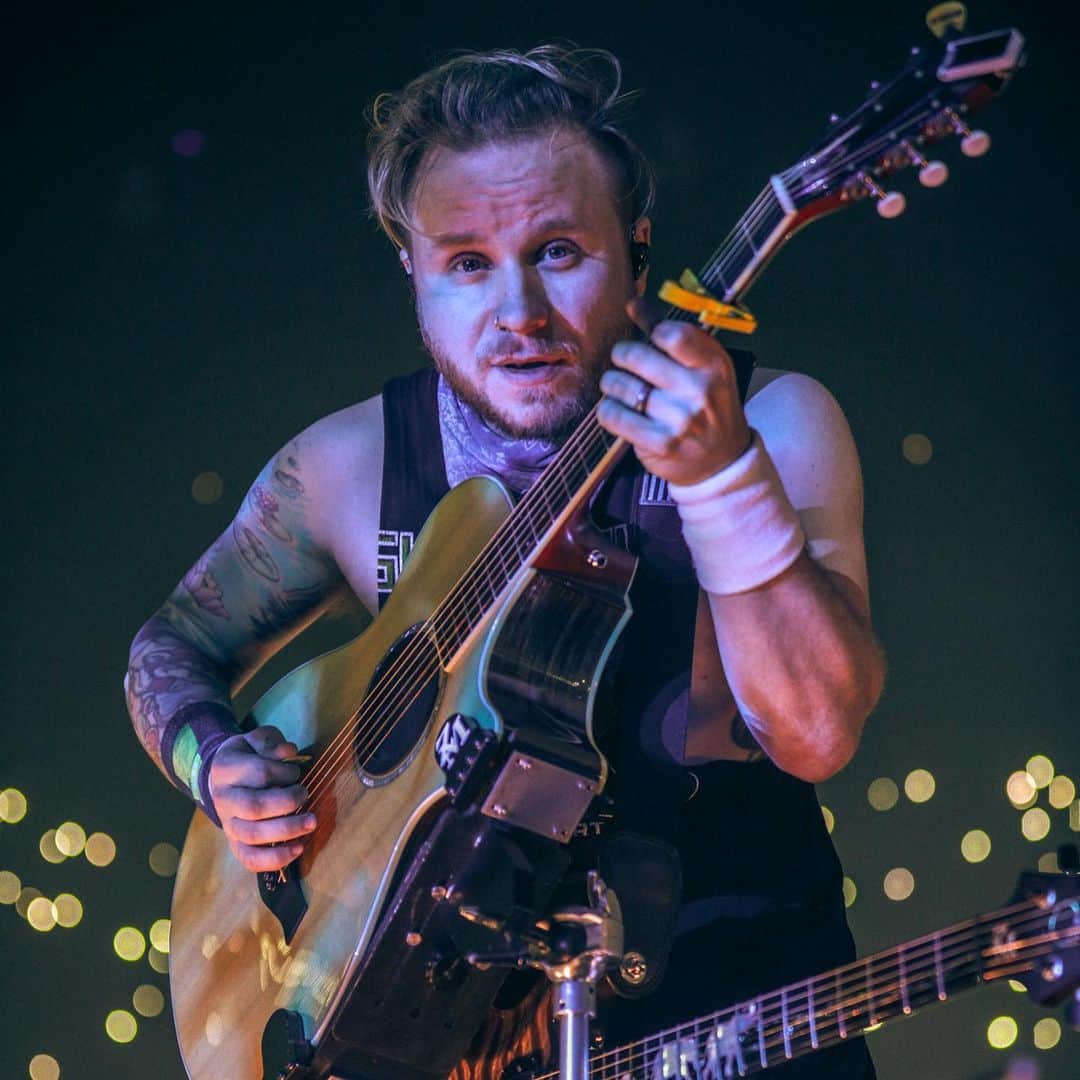 Shinedownさんのインスタグラム写真 - (ShinedownInstagram)「Have ya heard? You can catch @zmyersofficial on the #LetItRoll tour... an intimate acoustic run with @ammmofficial kicking off tomorrow... Swipe for dates! . 🎫 https://tickets.national-acts.com/events/19617」8月28日 9時53分 - shinedown