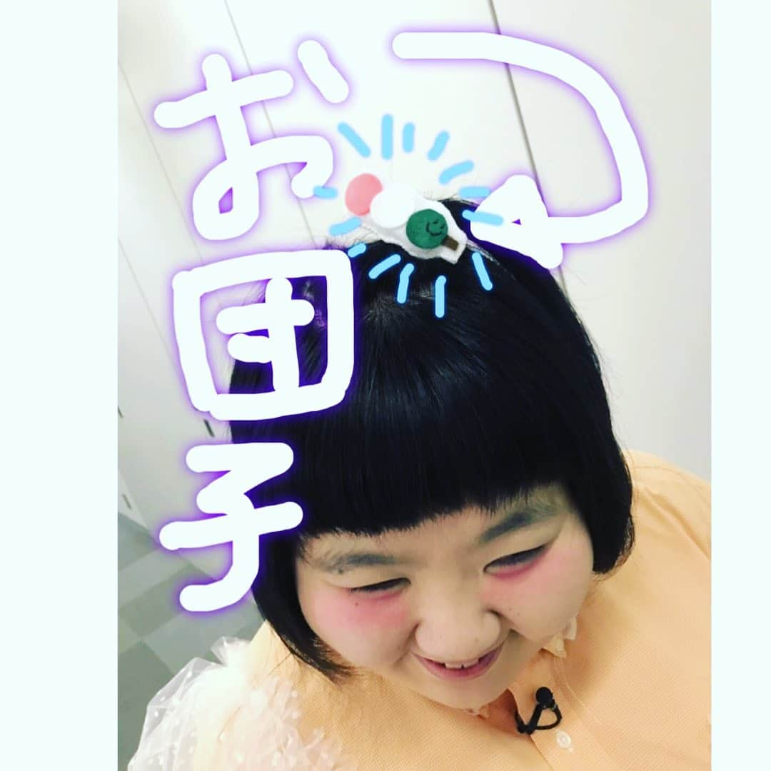 酒井藍さんのインスタグラム写真 - (酒井藍Instagram)「. よ〜いドン！で、いつも可愛い手作り髪飾りを付けてもらってます😊 . 全部手作り‼︎‼︎‼︎‼︎‼︎ 天才‼︎‼︎‼︎‼︎‼︎‼︎‼︎ . 全部、激カワ‼︎‼︎‼︎‼︎‼︎ . 衣装も、いつも激カワ‼︎‼︎‼︎‼︎‼︎ . 焼き鳥で1番好きなのは、鳥カワ‼︎‼︎‼︎‼︎‼︎ . ✌️✌️✌️✌️✌️✌️✌️✌️✌️✌️✌️✌️ . 皆さん、おはようございます☀ . よ〜ドン！見てねー😹 . #関西テレビ #よーいドン ！ #毎週木曜日 #あいlove田舎暮らし  #見てね‼︎‼︎‼︎‼︎‼︎ #本当は焼き鳥で1番好きなのは 、 #肝‼︎‼︎‼︎‼︎‼︎‼︎‼︎‼︎‼︎‼︎‼︎ #✌️✌️✌️✌️✌️✌️✌️✌️✌️✌️✌️」8月28日 9時54分 - sakaiaisakaiai