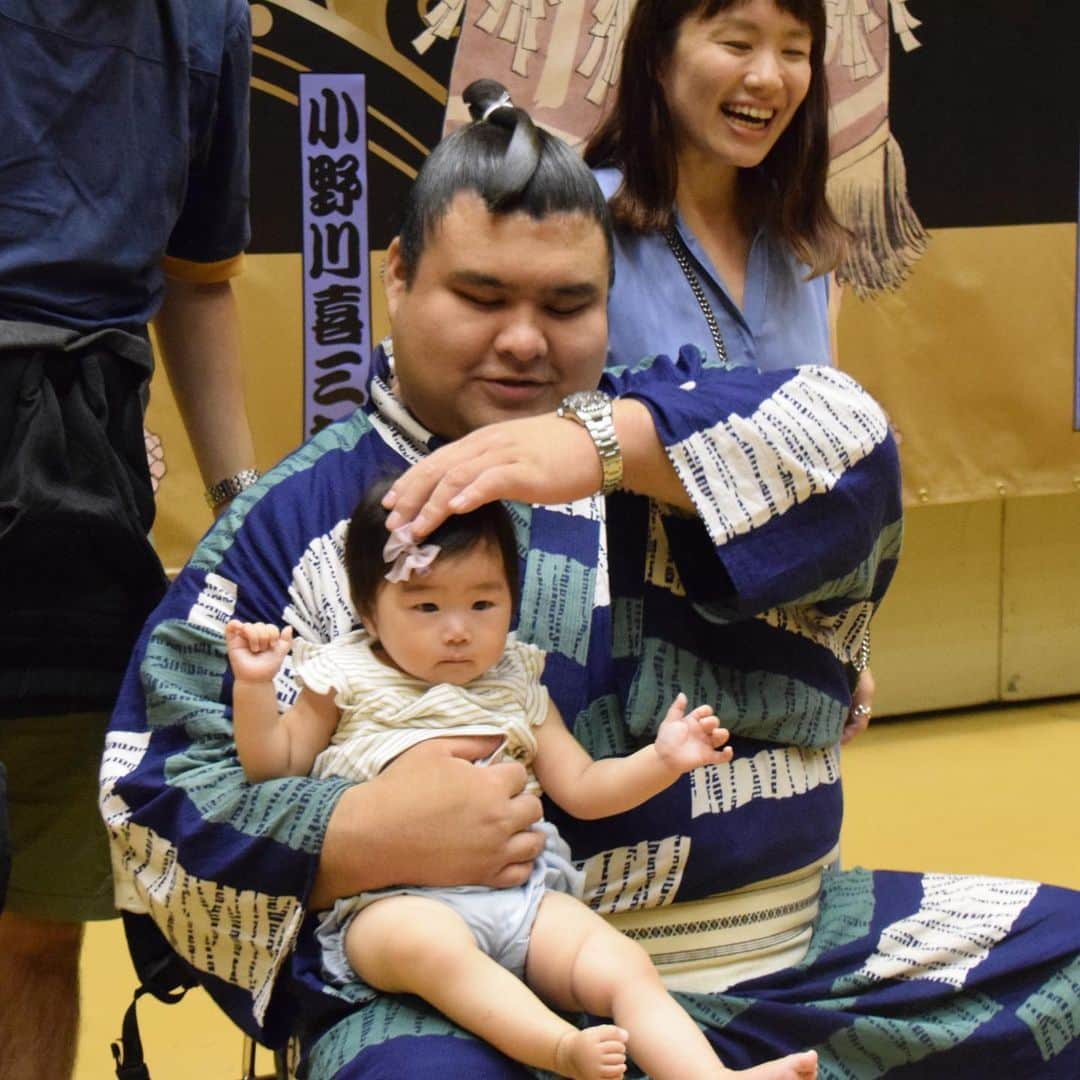 日本相撲協会さんのインスタグラム写真 - (日本相撲協会Instagram)「昨日行われた、赤ちゃん抱っこ撮影会📸 ・ 白鵬、高安、栃ノ心。 ・  @sumokyokai  #sumo #相撲 #大相撲 #9月場所 #九月場所 #赤ちゃん #baby #日本 #japan #赤ちゃん #baby #ベビ #両国国技館 #あかちゃん #キッズ #子供 #白鵬 #高安 #栃ノ心」8月28日 10時02分 - sumokyokai