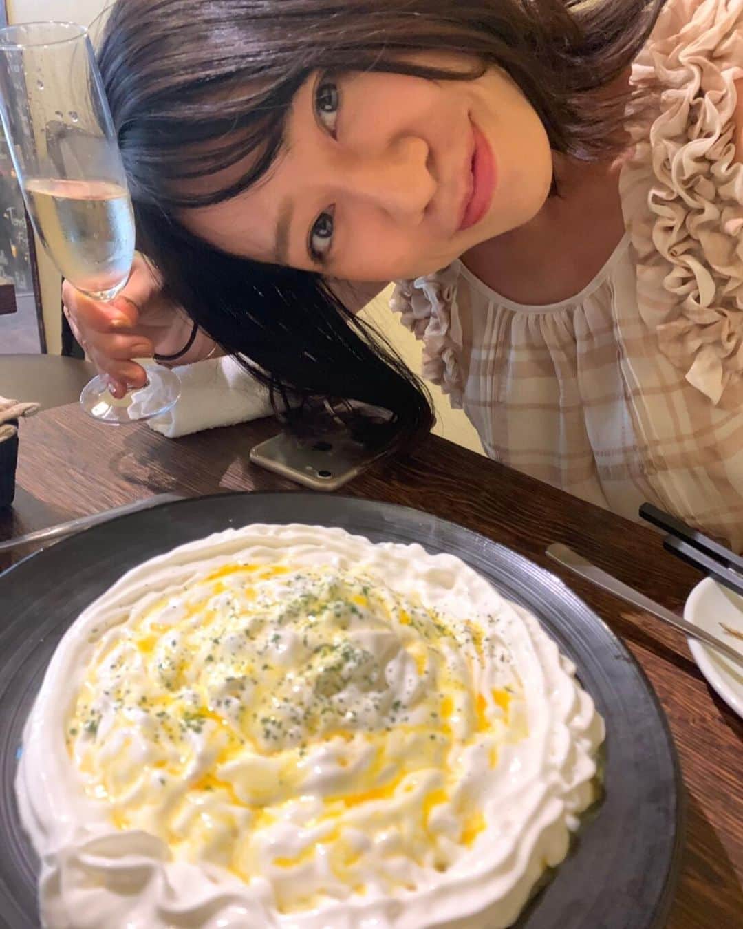 長澤彩子のインスタグラム：「カルボナーラが好きすぎて 1日2回食べてもうた🍝  #エスプーマ #ふわふわ #カルボナーラ #料理撮ってると #入ってくる人 #いるよね〜」