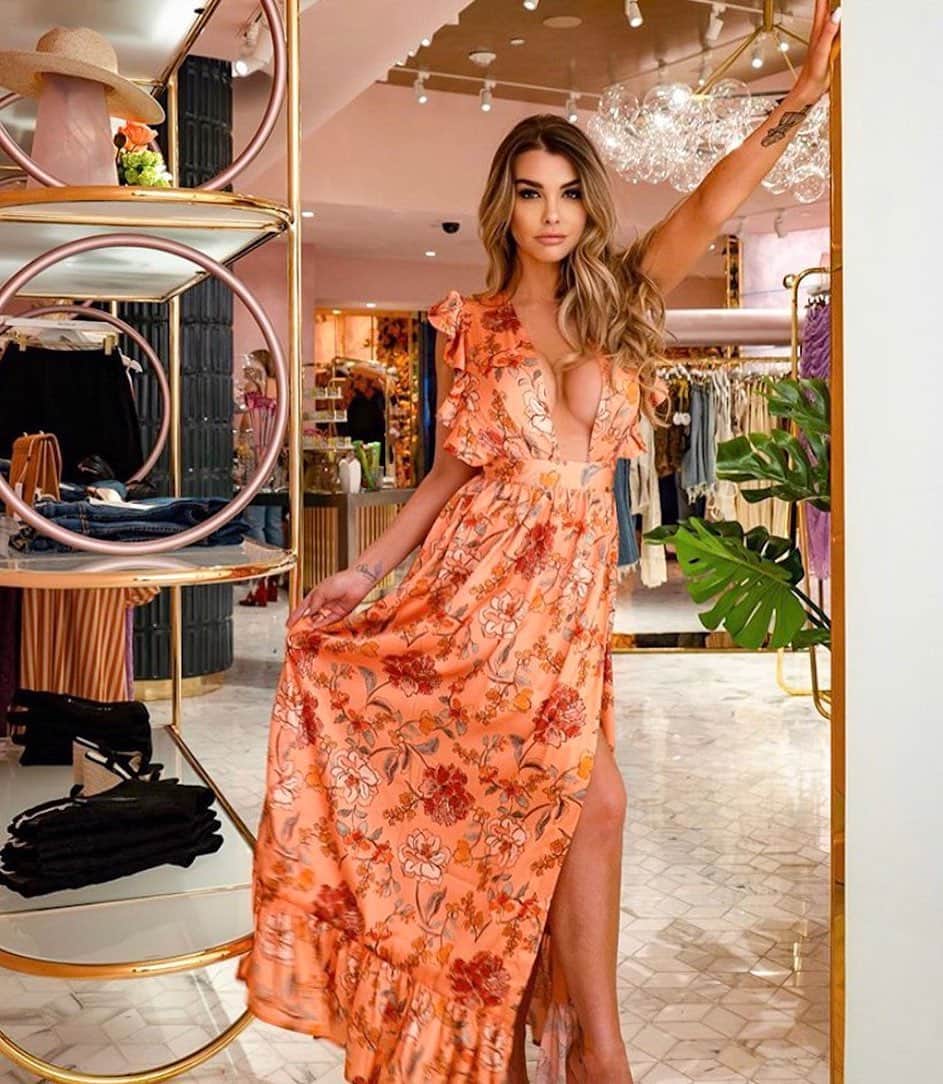 Palms Casino Resortのインスタグラム：「Fall in love with the dress at our @REVOLVE x PALMS store. Shop your favorites seven days a week. @emilysears」