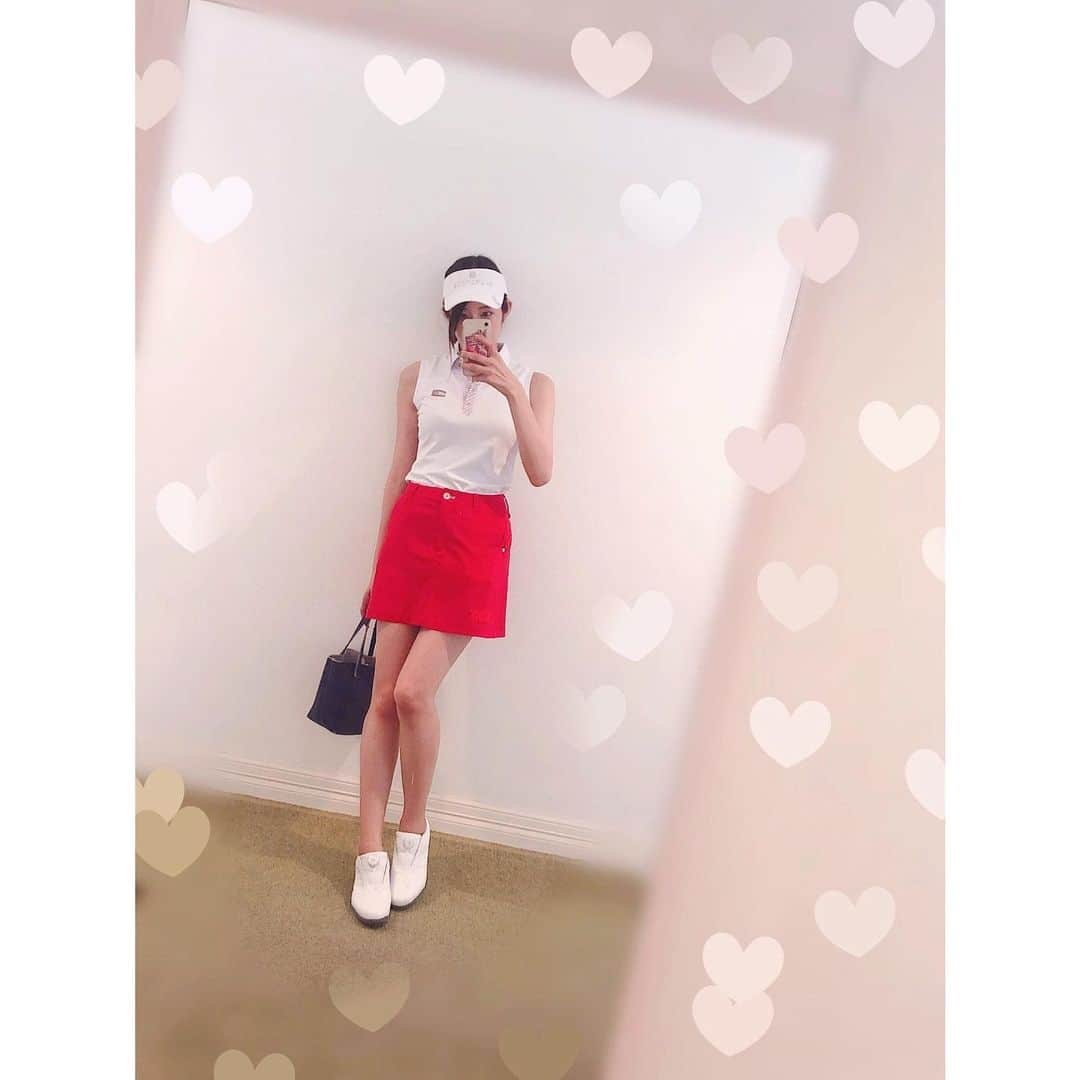 八反美咲さんのインスタグラム写真 - (八反美咲Instagram)「おはようございます☀  先日ゴルフに行って来ました😊⛳️ .  コースレッスンだったので ちゃんと周ったわけではないですが ルールやマナーを学び 初めて本物の芝生で打ちました！  緊張してたけど 一緒にレッスン受けた方達が 良い方ばかりでしたので とても楽しい時間を過ごすことができました🥰  もっと練習して上手くなって ちゃんとコース回れるようになりたいです✨🏌️‍♀️ . . #ゴルフ #ゴルフ女子 #ゴルフウェア #トミーフィルフィガー #tommyhilfiger #アディダス #adidas #セントアンドリュース #standrewsgolf #美脚マイスター」8月28日 10時12分 - misaki_hattan