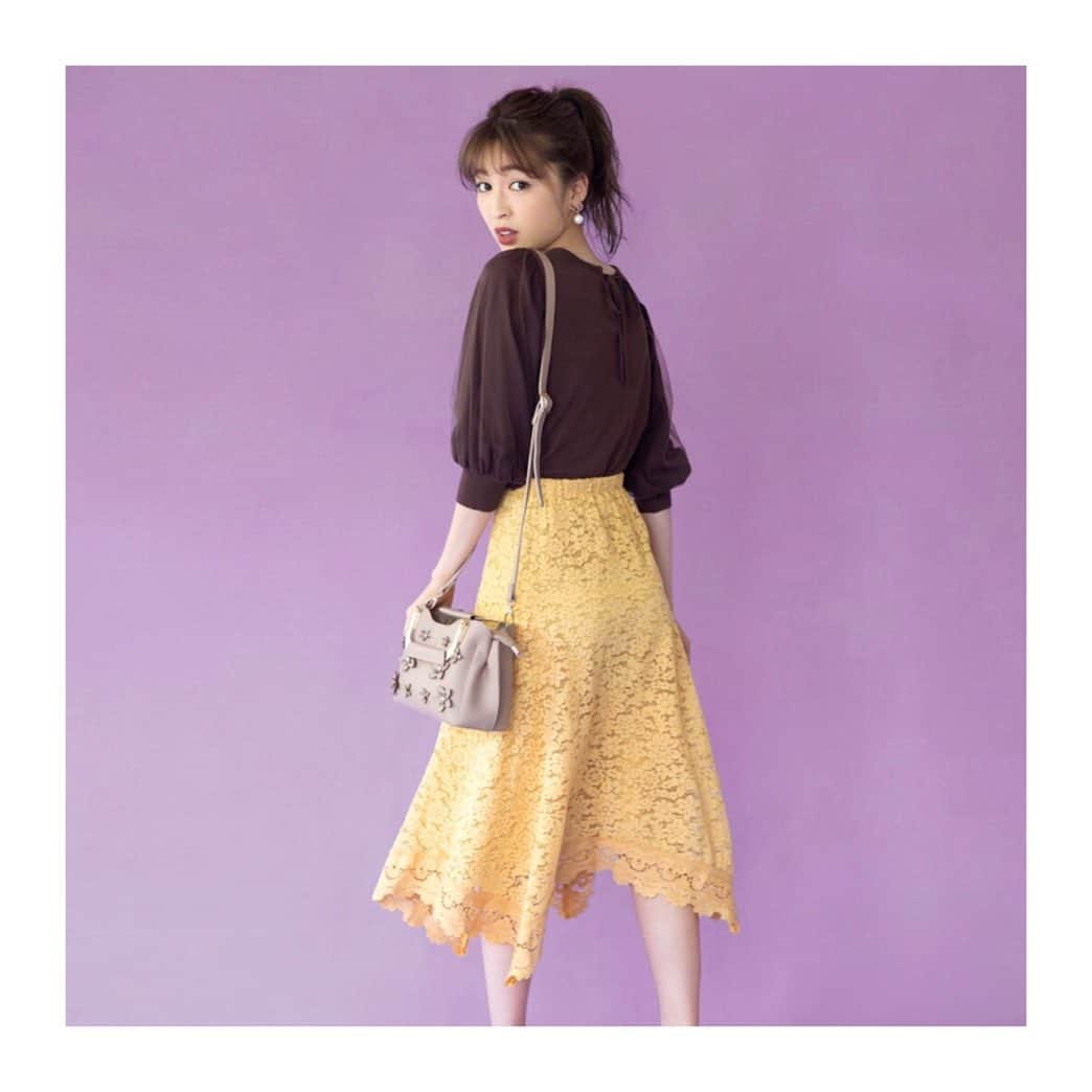 のインスタグラム：「・ ・ 2019 Autumn Collection ・ ・ ✴︎knit ¥8,900+tax ✴︎skirt ¥14,000+tax ✴︎bag ¥11,000+tax ・ ・ ・ #WILLSELECTION #ウィルセレクション  #上西星来 @seira_jonishi_tpd」