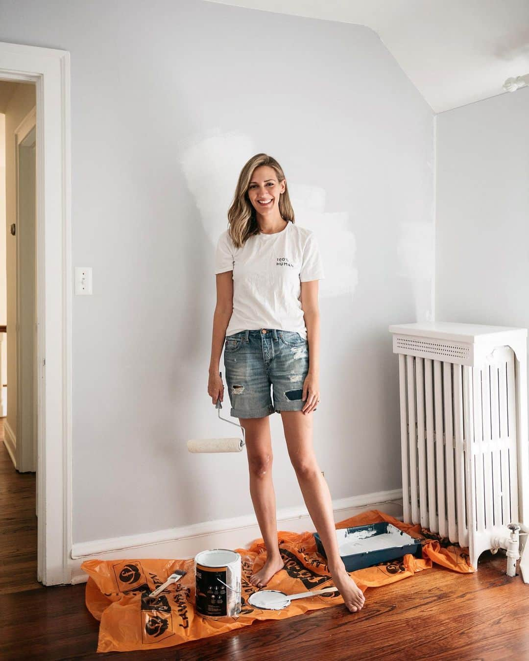 Anna Jane Wisniewskiさんのインスタグラム写真 - (Anna Jane WisniewskiInstagram)「Home renovations: have you ever done them? Before we moved into #thisoldtudor, I was like, “omg this will be so fun—we’ll be done in a year!” Famous.last.words. Home renovations are actually pretty stressful, expensive, and last much longer than you’d expect. But would I do them again if given the chance? Absolutely.  We’re currently in a holding pattern waiting to re-do our basement (file this one under: unexpected renovations that I had no intention of doing this year) and the kids’ shared bathroom. We are supposed to start work in September but our basement has been out of commission since July...we miss it big time.  Also, I have so much respect for people who take on the work themselves. I’d love to expand my skills beyond painting (TBD if I’m even good at that) and learn how to do SOMETHING handy like tile a floor but then I think about all the pictures I haven’t even hung and I decide I’d better focus on that first 😬 #homerenovation #thisoldhouse #housebeautiful 📸 @ironandhoney」8月28日 10時22分 - seeannajane