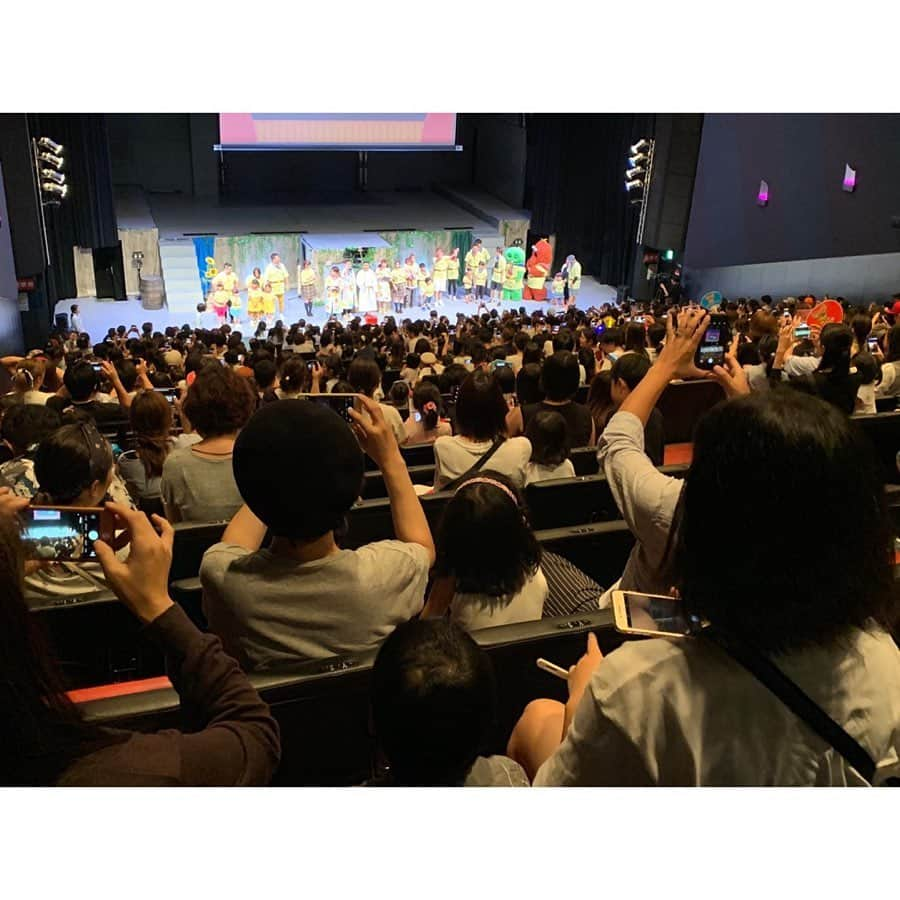 加藤一華さんのインスタグラム写真 - (加藤一華Instagram)「. U-FES.TOUR 2019 Kids 東京公演 会場にお越しいただいた皆さま ありがとうございました！😆🎉 . そして…サプライズ登場でした草彅剛さん！ ボンボンメンバーで、 草彅さんにご挨拶もさせていただきました！😂✨ 楽屋では愛犬クルミちゃんにも会えて、 プレミアすぎるお写真…！！！ フレンチブル可愛い…！！！ 写真を家族に見せたら感動してた😂 宝物です😳🌸 . 出演メンバーが豪華すぎて 終始ドキドキでした〜！！😂 夏の思い出がまた増えて、 今年の夏は本当盛りだくさんだ🙌 . 思い出いっぱいの東京ドームシティさんで イベントが出来たのも最高に幸せなこと…！ Gロッソ、とっても素敵な会場で みんなの顔もよーく見えたし、 声もよーく聞こえたよ😳💓 . 次は大阪！楽しみにしててー！！！ . #ufes #草彅剛 さん #ボンボンTV」8月28日 10時24分 - ichika_kato