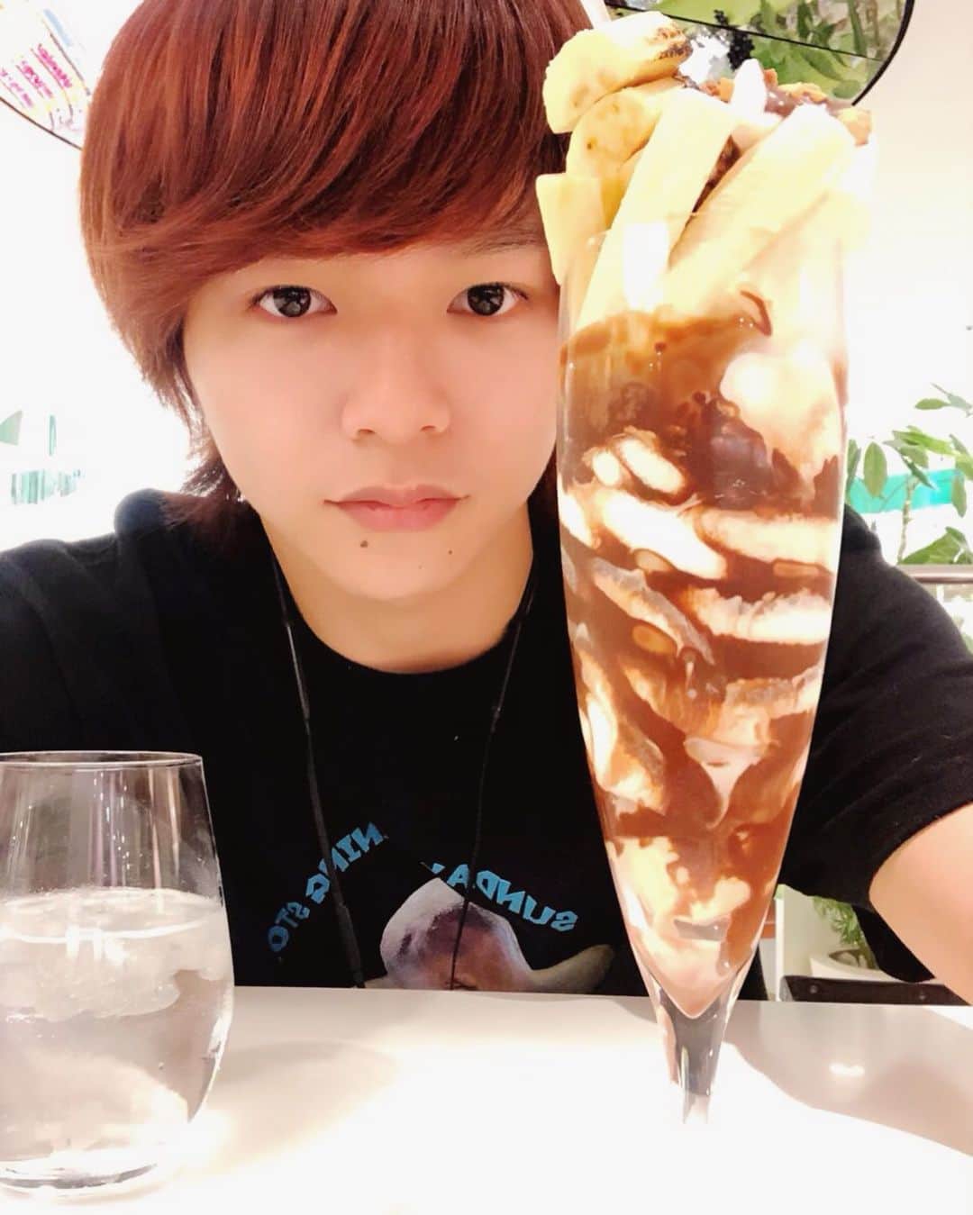 のインスタグラム：「今日はエビライだね、とりあえずつよしとパフェ活した #パフェ #パフェ活 #スパドラ」