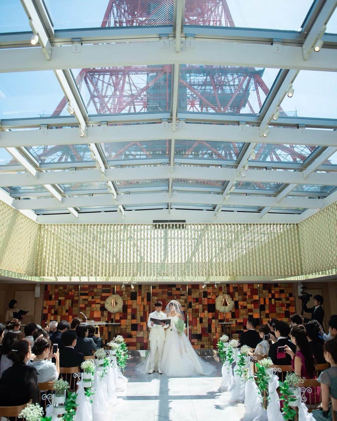 東京タワーの麓の結婚式さんのインスタグラム写真 - (東京タワーの麓の結婚式Instagram)「🗼♡ 手を伸ばせば届きそうなほど近い東京タワー🗼✨ . 天井から降り注ぐ陽光。 すべてが特別な空間で お二人の永遠の約束を見守ります💍 ． 詳細は➡(@theplaceoftokyo)まで♡ . #theplaceoftokyo #ザプレイスオブトウキョウ #プレイスオブトウキョウ #東京タワー #東京タワー🗼 #東京タワーで結婚式 #東京タワーが好き #インスタジェニック婚 #tokyotower #wedding #ウェディング #プレ花嫁 #卒花嫁 #2019年春婚 #2019夏婚 #2019秋婚 #2019冬婚 #結婚式準備 #結婚式場探し #式場探し #東京花嫁 #関東プレ花嫁 #日本中のプレ花嫁さんと繋がりたい #東京タワー見える #東京タワーの真下」8月28日 10時41分 - theplaceoftokyo