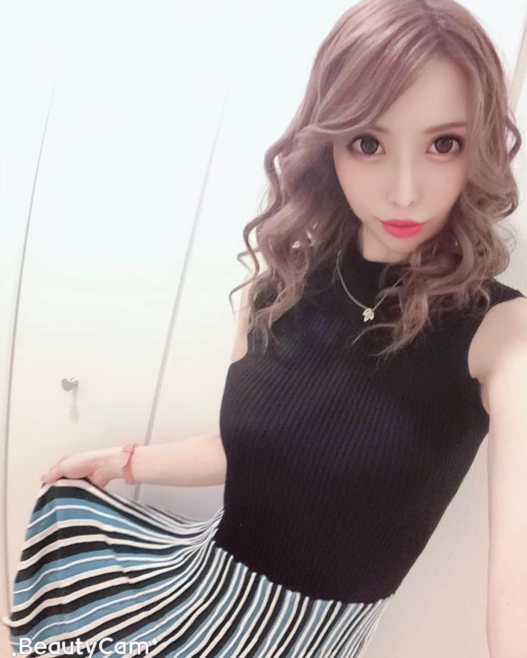 高橋沙弥華のインスタグラム：「可愛いお上品ワンピース届いた👗❤ @selectshop.brillant  生地もしっかりしとるし、これで7000円以下はまぢでコスパ🙆💓 #セレクトショップ #selectshop #ワンピース #上品 #上品コーデ #👗 #コスパ #コスパ最高」