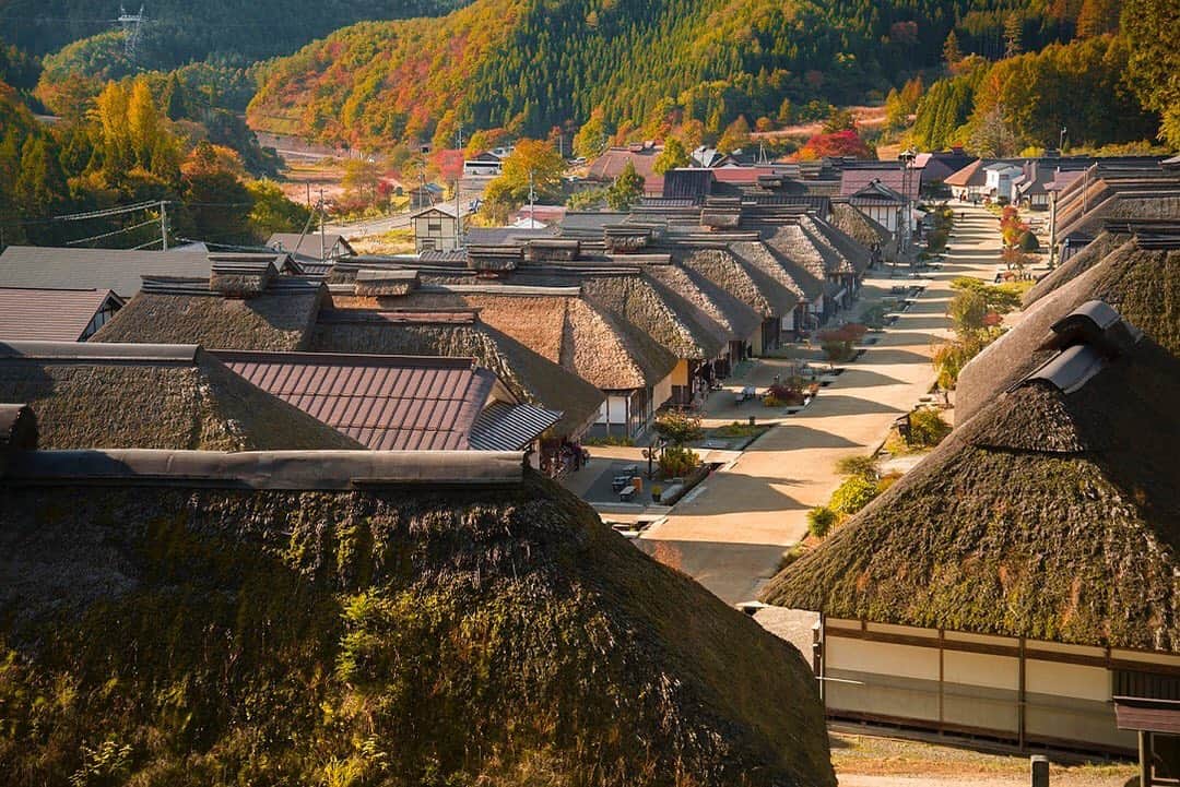 TOBU RAILWAY（東武鉄道）さんのインスタグラム写真 - (TOBU RAILWAY（東武鉄道）Instagram)「. . 🚩Ouchi-juku 🚩大内宿 🚩오우치주쿠 . . [Let's go to Ouchi-juku in autumn!] . Ouchi-juku is a post town that flourished during the Edo period. The traditional thatched-roof buildings from that time can still be seen along the street. When traveling to Ouchi-juku, you can use the reasonable “Furatto Ryomo Tobu Free Pass” of Tobu Railway. Please pay a visit to Ouchi-juku in autumn. http://www.tobu.co.jp/foreign/en/pass/aizu.html . . 【가을의 오우치주쿠에 가자!】 . 오우치주쿠는 에도시대에 번화했던 역참마을입니다. 지금도 그 당시의 전통적인 초가지붕 건물 모습이 남아 나란히 늘어서 있습니다. 오우치주쿠를 여행하실 때는 도부 철도의 'Furatto Ryomo Tobu Free Pass'를 사용하는 것이 경제적입니다. 꼭 가을의 오우치주쿠에 오시기 바랍니다. http://www.tobu.co.jp/foreign/kr/pass/aizu.html . . . . #tobujapantrip #japan #aizu #ouchijuku #japanlandscape  #photo_shorttrip #photo_travelers  #jp_gallery #instatravel #worldcaptures #nationalgeographic#visitjapan #travelingram #bestjapanpics #lovejapan #japan_of_insta #art_of_japan_  #beautifuljapan #cooljapan#오우치주쿠 #아이즈 #일본여행 #여행기록 #여행스냅 #일본체험」8月28日 11時26分 - tobu_japan_trip