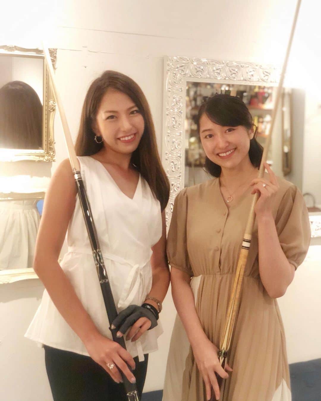のインスタグラム：「. 密かにハマっているビリヤード☺️ 美しく綺麗に上手くなりたい！と思い 憧れの香織さんのサロンに遊びに行ってきたよ🎱💛 . 構えも仕草も全てが素敵😭✨✨ 教えていただきながらの練習はとても楽しかった☺️💛 ありがとうございました☺️✨✨✨ . #ビリヤード #ビリヤード女子 #tokyo #japan #billiard #billiar #billiards #pool #poolbar #poolsalon」