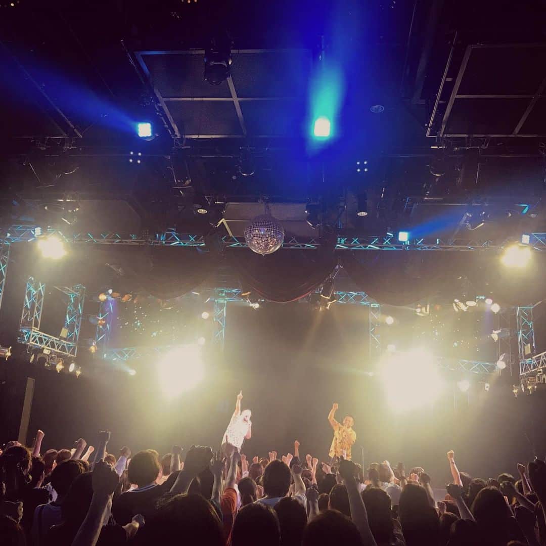 YASUさんのインスタグラム写真 - (YASUInstagram)「昨日は東京でシンセレってイベントに出演させてもらってきました！ 若い出演者が多い中しっかり平均年齢上げてやりましたよ(´∀｀*) ノリのいいお客さんで楽しかった〜  #d51 #シンセレ」8月28日 11時46分 - yoshida_d_yasuhide