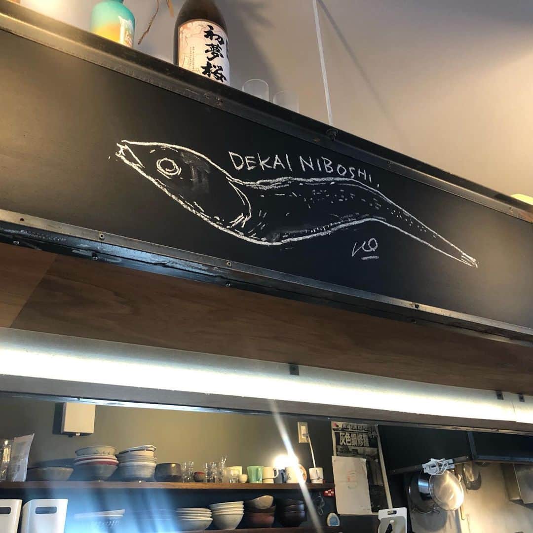 Ayuminさんのインスタグラム写真 - (AyuminInstagram)「🍜だし 麺 未蕾🍜 蒲郡にある人気ラーメン店、未蕾さん🤩 ラーメンプロ🍜ゆうきさん激推しラーメン👏 . ☑️だしそば  しお ☑️和え玉(ハーフ) 煮干しのダシがきいてて美味しかった❣️ 麺はかためが好きだからすごく好みでした😍 . そして名物の和え玉に感動💓 下のタレと絡めてそのまま食べても ラーメンの汁と一緒食べても！！ 私はそのままが好みでペロリでしたわ🤩← . そして外観だけ見たらラーメン屋さんというより お洒落カフェで店内も落ち着く雰囲気でした❤️ @dashi_men_mirai @yuki9632 @bupetasu . スタバクイーン👸🏼メインアカウント ➡︎ @ayumin0220stb * * #だし麺未蕾#未蕾 #蒲郡ラーメン#蒲郡ランチ#蒲郡グルメ#蒲郡#名古屋ラーメン #名古屋ディナー#名古屋グルメ#名古屋ランチ #インスタグルメアワード2019#あいなご#ナゴレコ#グルメライター」8月28日 11時50分 - ayumin0220