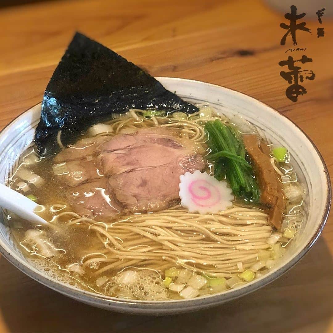 Ayuminさんのインスタグラム写真 - (AyuminInstagram)「🍜だし 麺 未蕾🍜 蒲郡にある人気ラーメン店、未蕾さん🤩 ラーメンプロ🍜ゆうきさん激推しラーメン👏 . ☑️だしそば  しお ☑️和え玉(ハーフ) 煮干しのダシがきいてて美味しかった❣️ 麺はかためが好きだからすごく好みでした😍 . そして名物の和え玉に感動💓 下のタレと絡めてそのまま食べても ラーメンの汁と一緒食べても！！ 私はそのままが好みでペロリでしたわ🤩← . そして外観だけ見たらラーメン屋さんというより お洒落カフェで店内も落ち着く雰囲気でした❤️ @dashi_men_mirai @yuki9632 @bupetasu . スタバクイーン👸🏼メインアカウント ➡︎ @ayumin0220stb * * #だし麺未蕾#未蕾 #蒲郡ラーメン#蒲郡ランチ#蒲郡グルメ#蒲郡#名古屋ラーメン #名古屋ディナー#名古屋グルメ#名古屋ランチ #インスタグルメアワード2019#あいなご#ナゴレコ#グルメライター」8月28日 11時50分 - ayumin0220